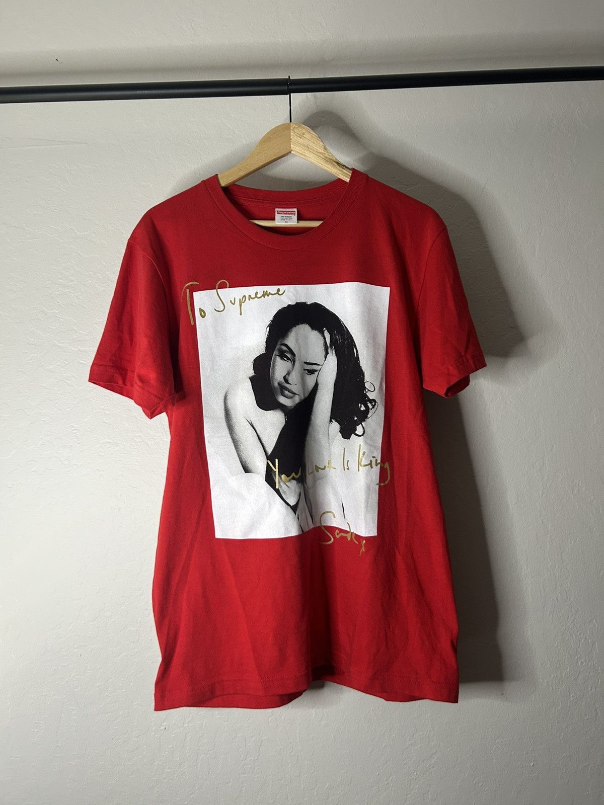 Supreme Supreme Red Sade Tee Size US M / EU 48-50 / 2 - 1 Thumbnail