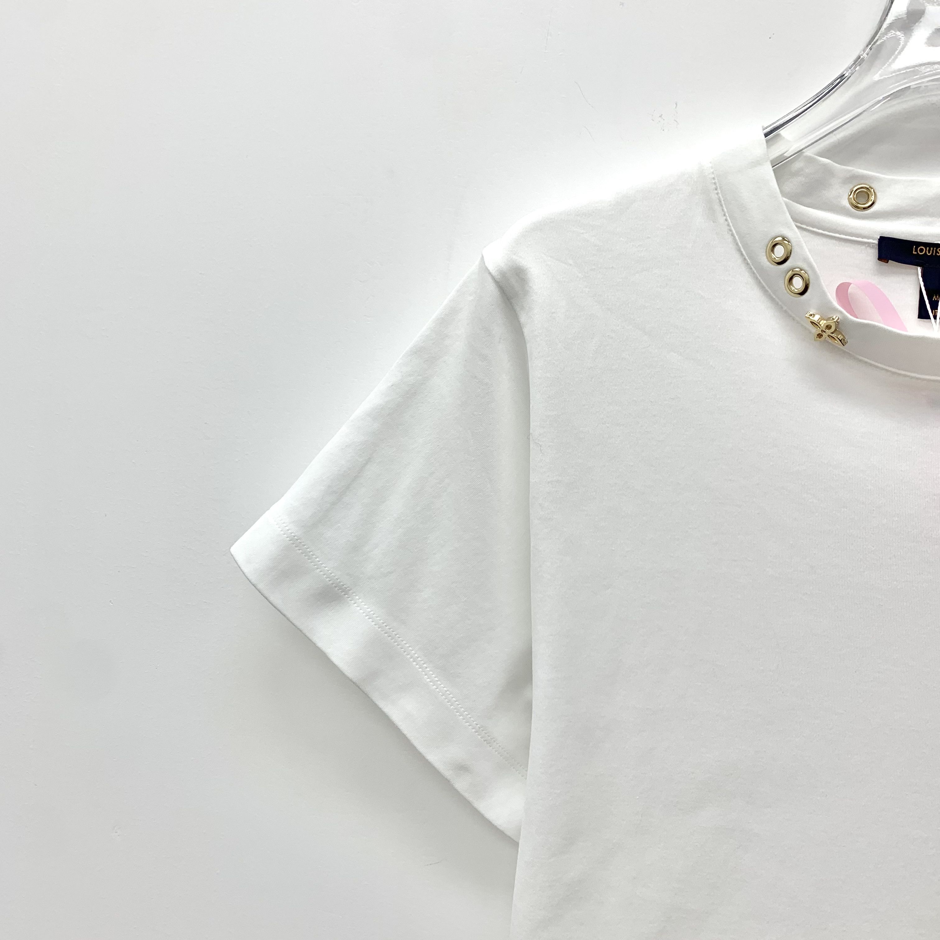 Louis Vuitton Louis Vuitton T-Shirt – White Cotton Gold Accents (Size M) Size M / US 6-8 / IT 42-44 - 8 Thumbnail