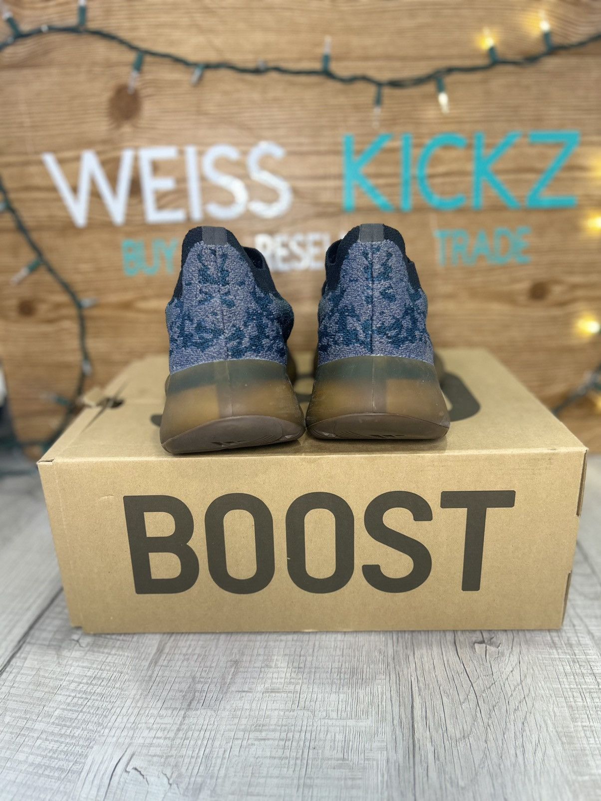 Adidas Yeezy 389 covellite Size US 11 / EU 44 - 6 Thumbnail