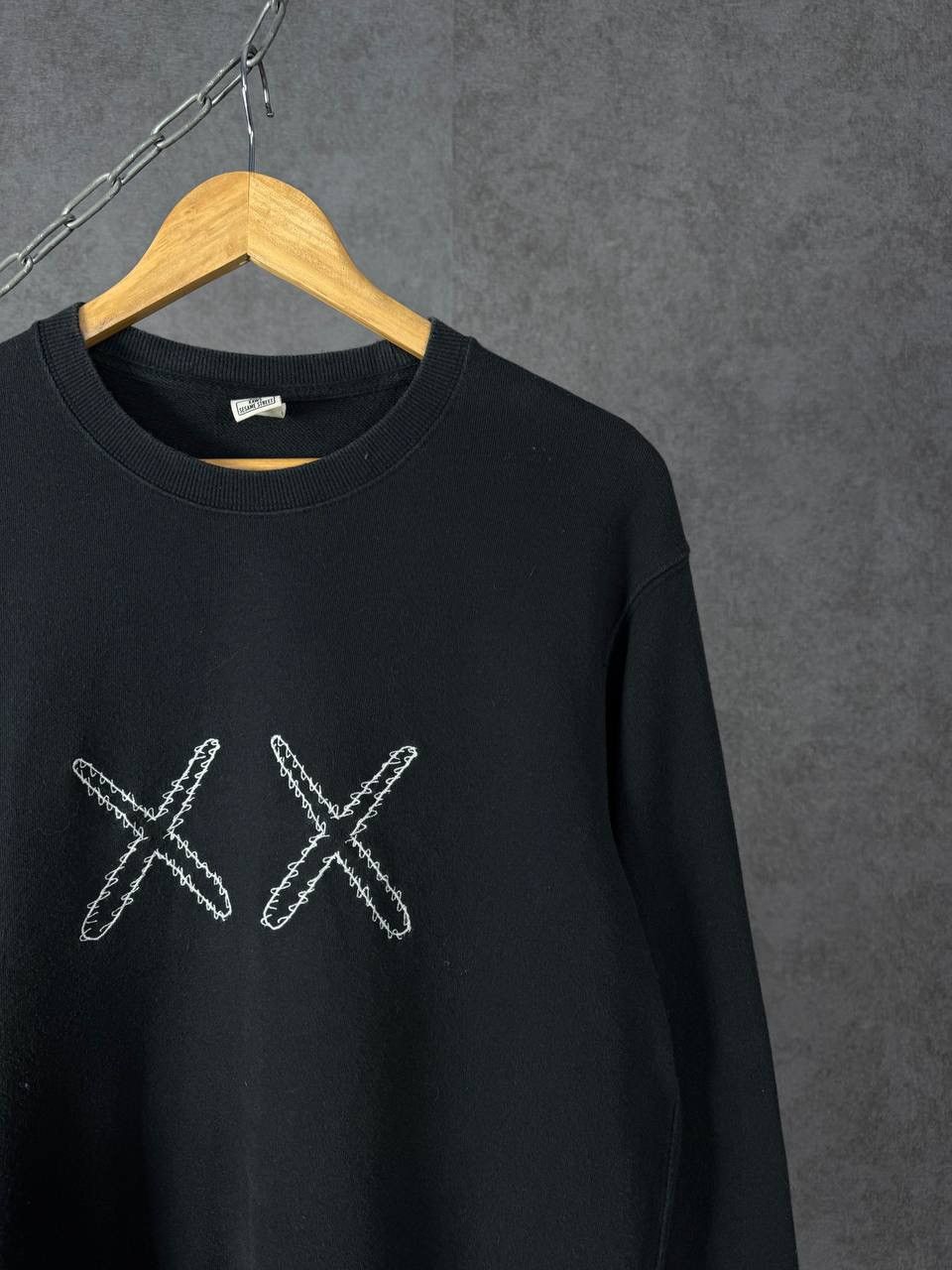 Kaws Kaws x Uniqlo cult designer sweatshirt Size US S / EU 44-46 / 1 - 3 Thumbnail