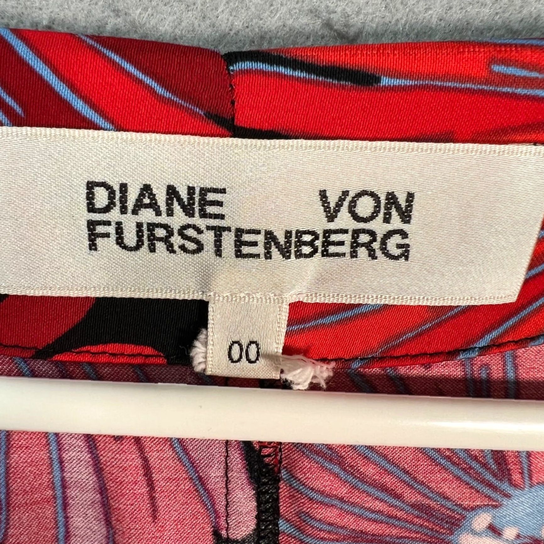Diane von Furstenberg Diane von Furstenberg Womens 00 Red Floral Wrap Dress Long Sleeve V-Neck Short Dress Size XXS / US 00 / IT 34 - 3 Thumbnail