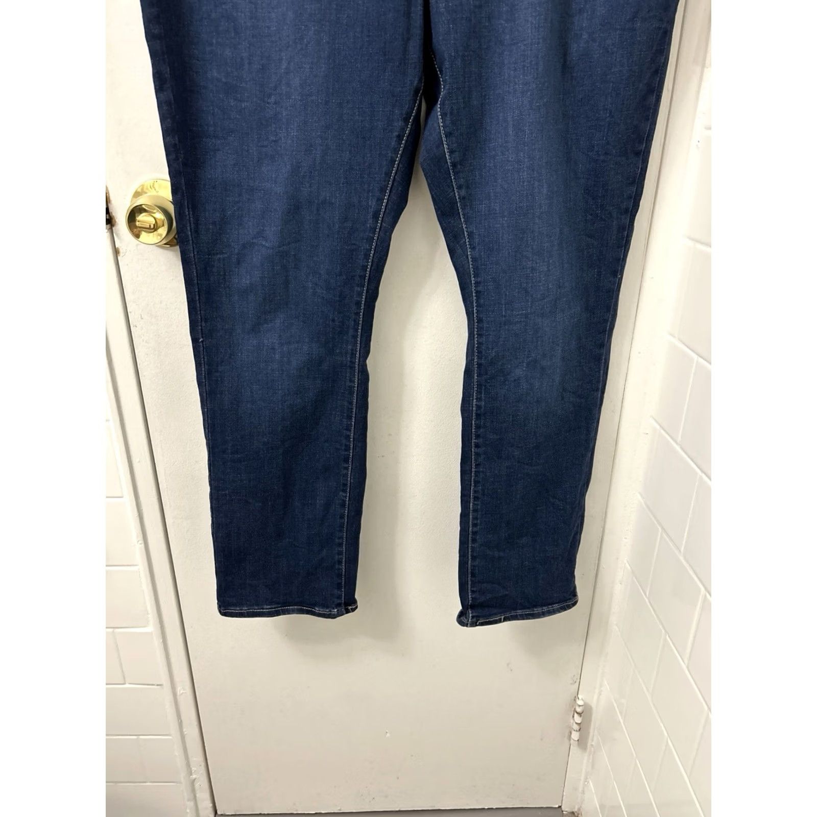 Levi's Levi's Jeans Classic Straight Womens Size 38x30 Dark Wash Mid Rise Denim 5-Pocket Stretch Jeans Womens Size 26" / US 2 / IT 38 - 3 Thumbnail