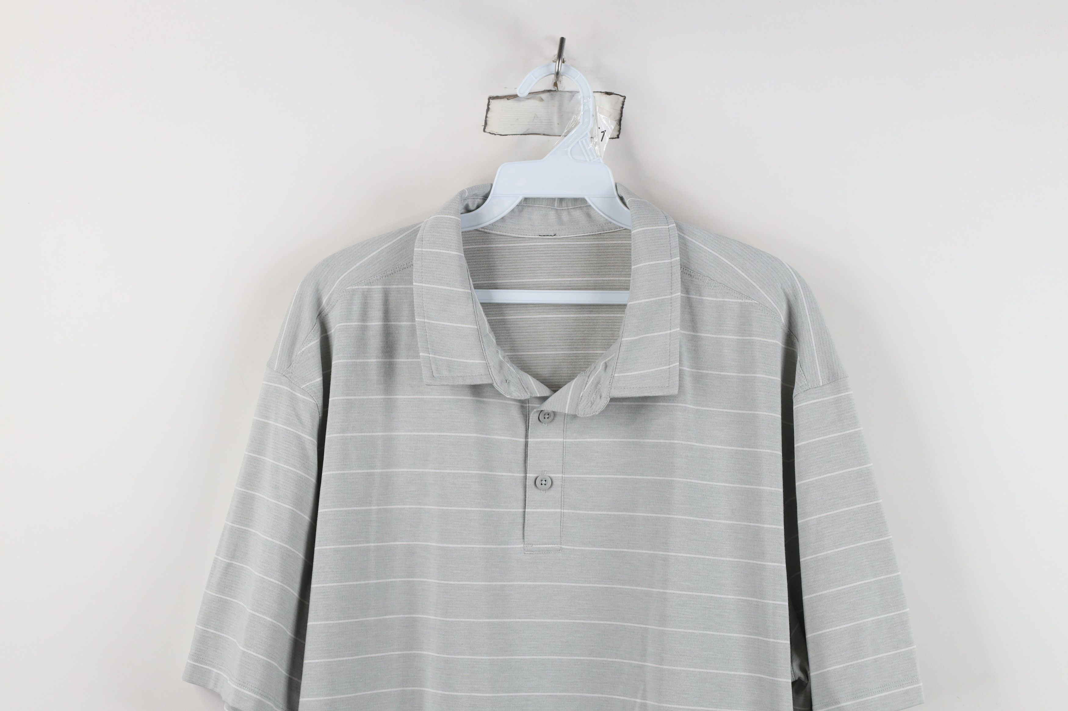 Lululemon Lululemon Evolution Short Sleeve Collared Golf Polo Shirt Size US XL / EU 56 / 4 - 2 Thumbnail