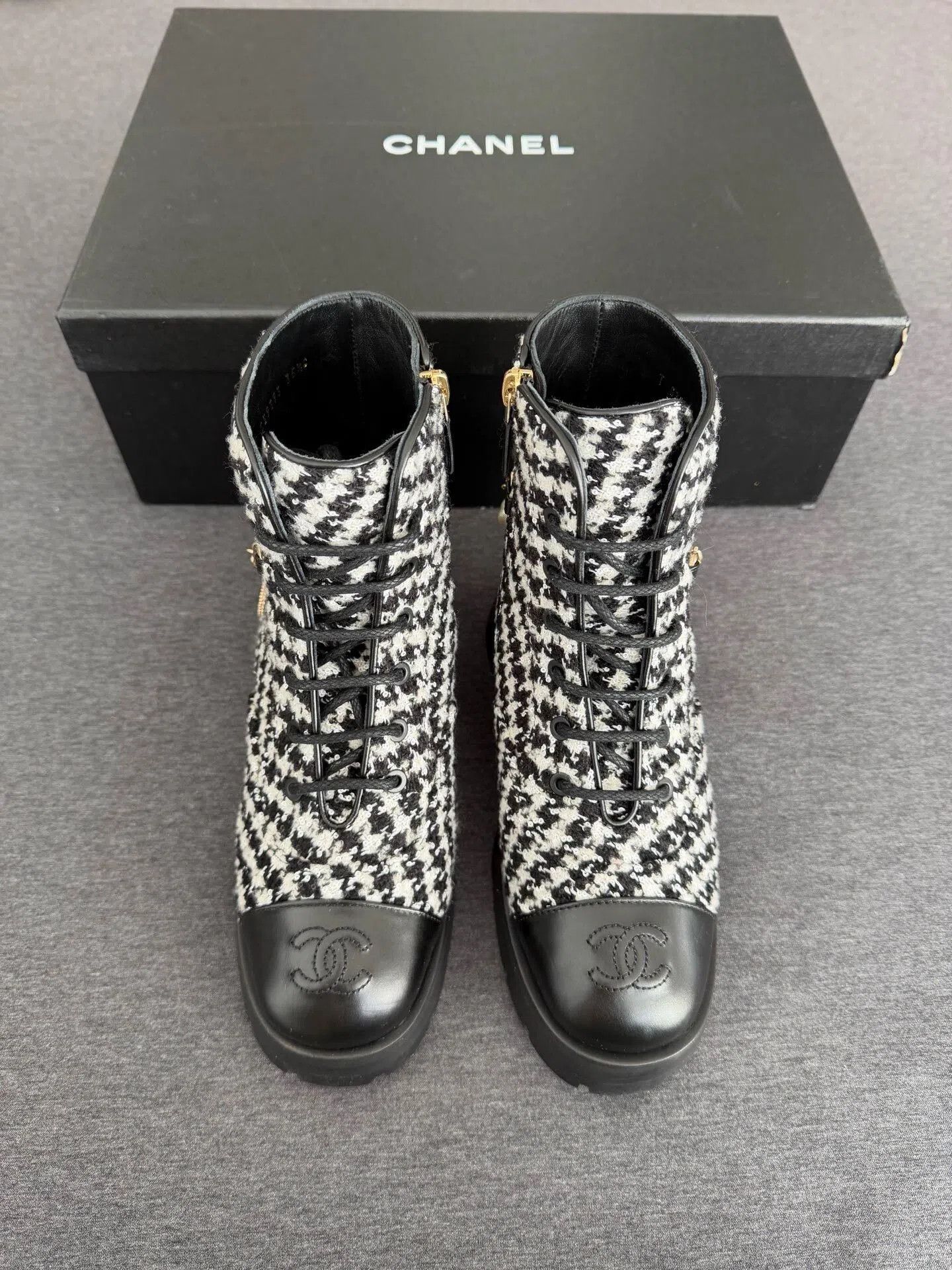 Chanel Chanel Black Houndstooth Tweed Short Boots. Size US 4.5 / IT 34.5 - 2 Thumbnail