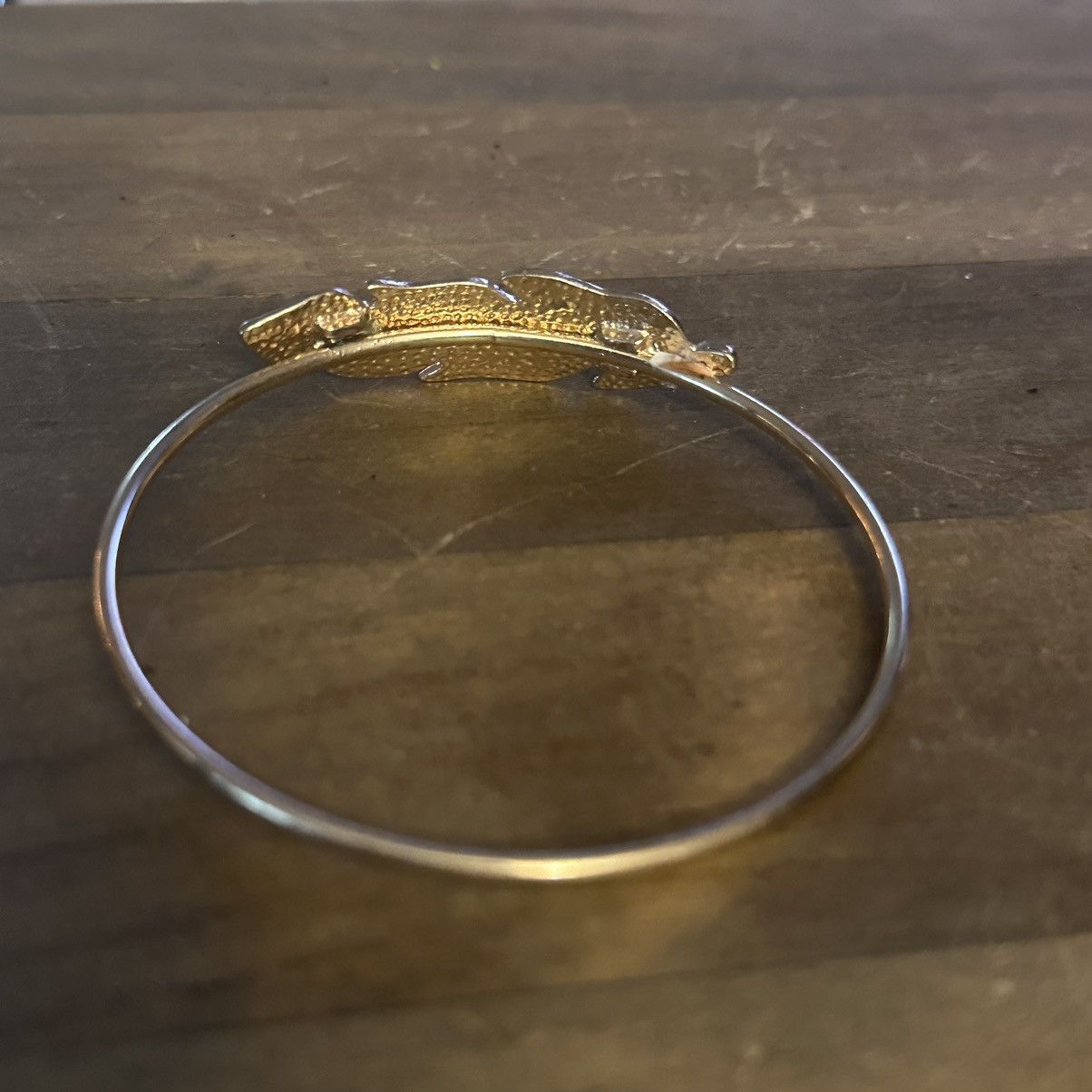 Other Gold tone feather bangle bracelet Size ONE SIZE - 5 Thumbnail