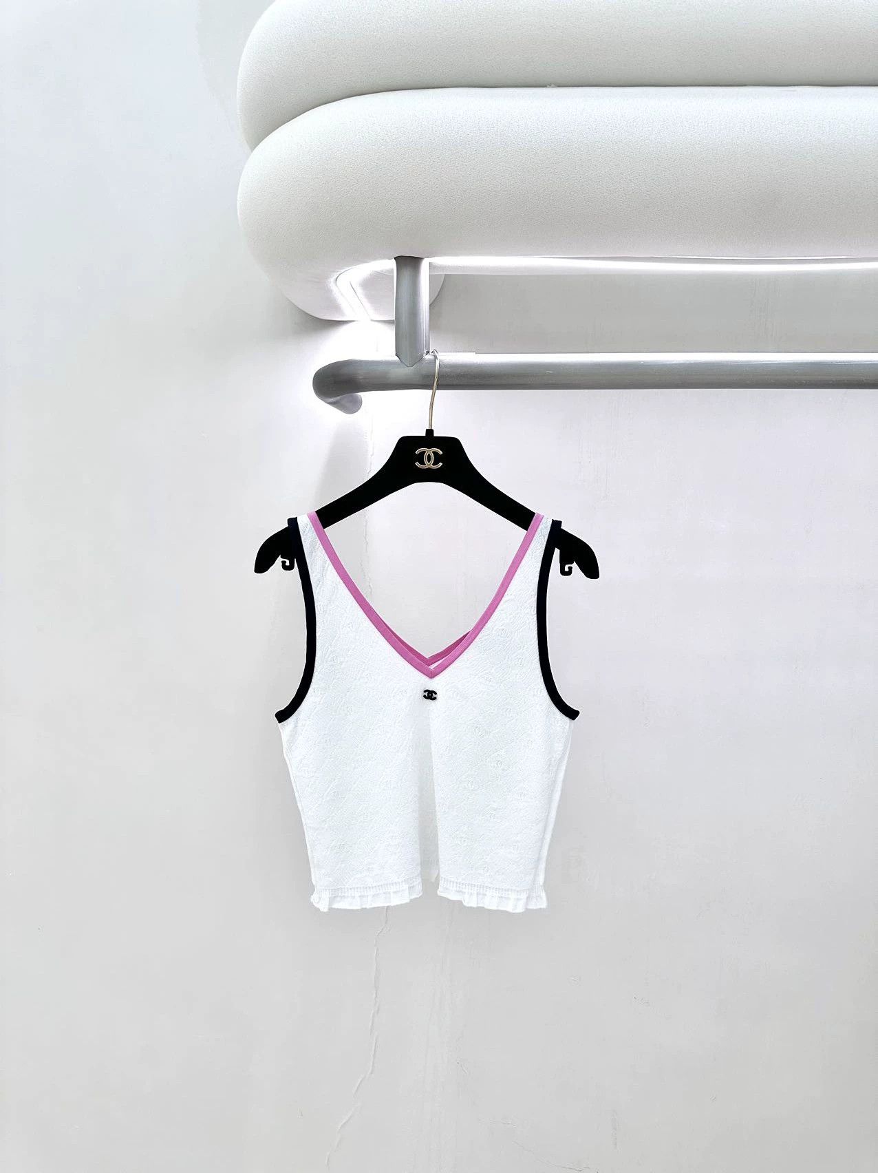 Chanel Chanel MINT pink white colorblock V-neck sleeveless tank 34 Size XS / US 0-2 / IT 36-38 - 1 Thumbnail
