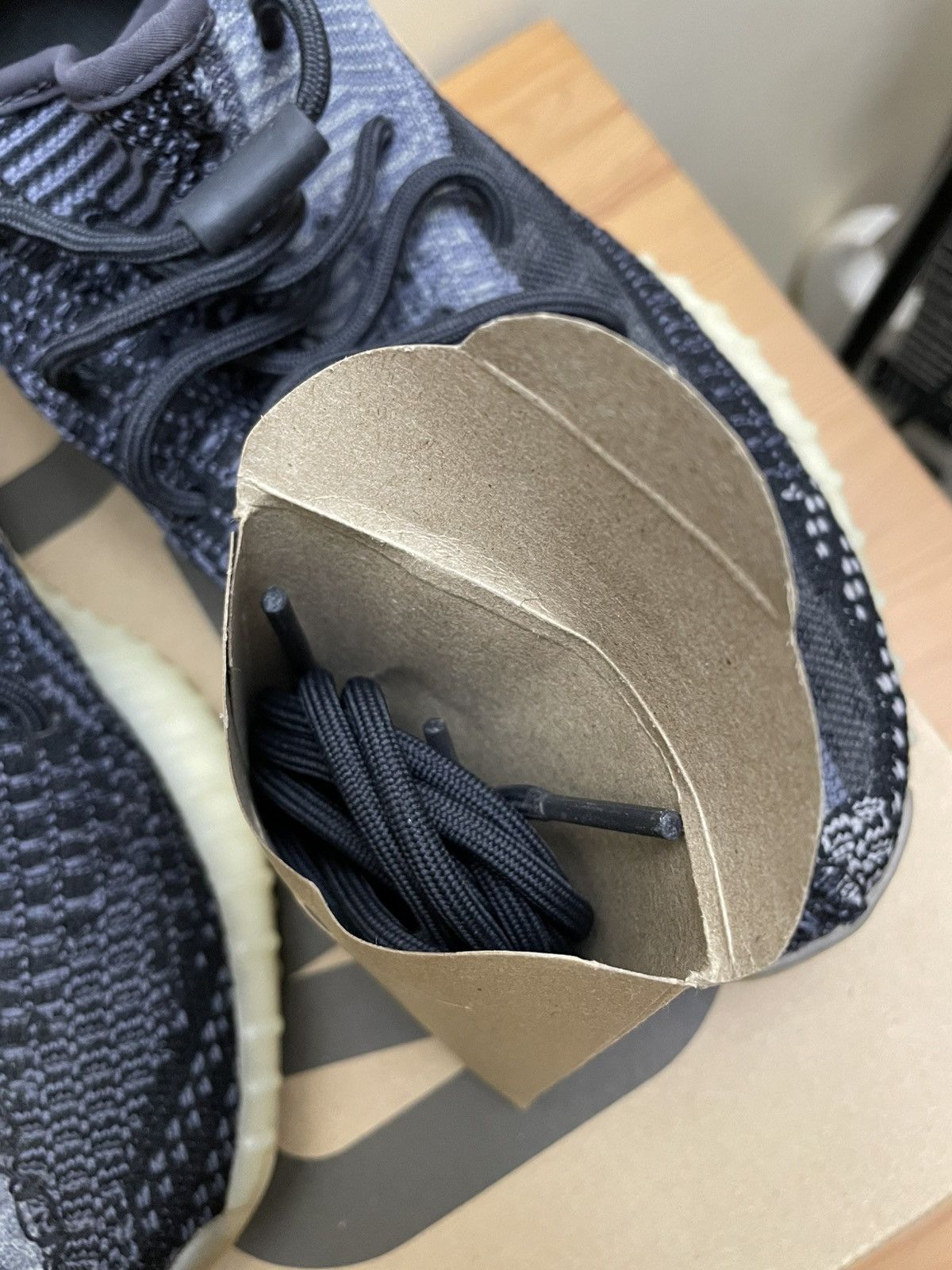 Adidas × Yeezy Yeezy Boost 350 Carbon Size US 10 / EU 43 - 7 Thumbnail