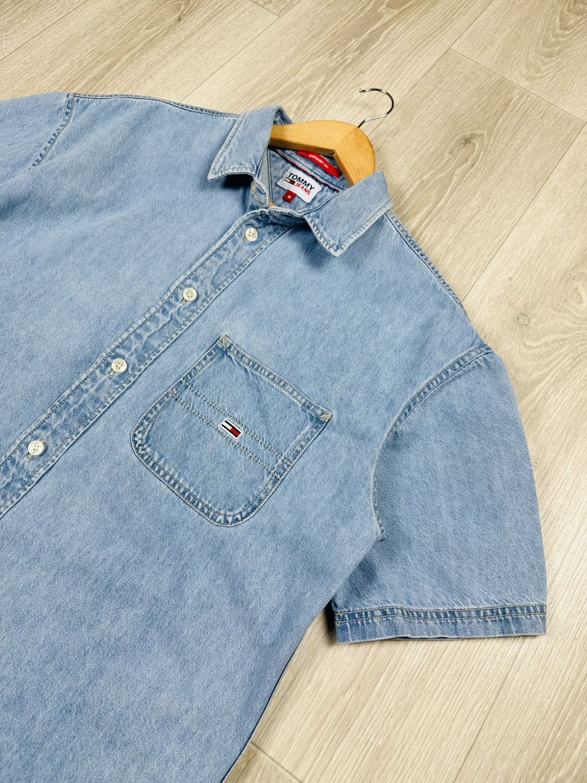 Tommy Hilfiger × Vintage Vintage Tommy Hilfiger Jeans Denim Shirt Short Sleeve Button Size US M / EU 48-50 / 2 - 2 Thumbnail