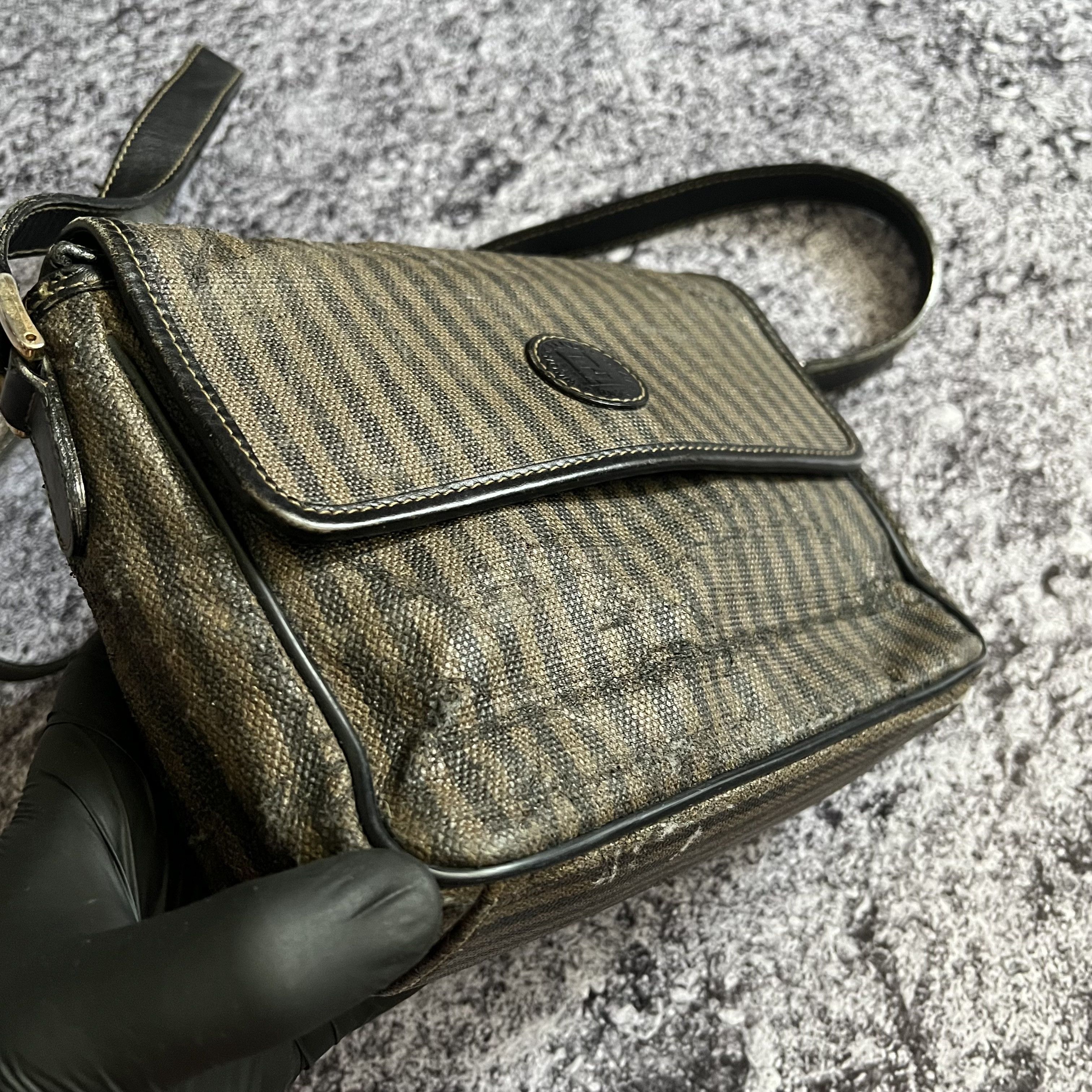 Fendi Vintage Fendi Bag Monogram Logo Made in Italy Size ONE SIZE - 8 Thumbnail