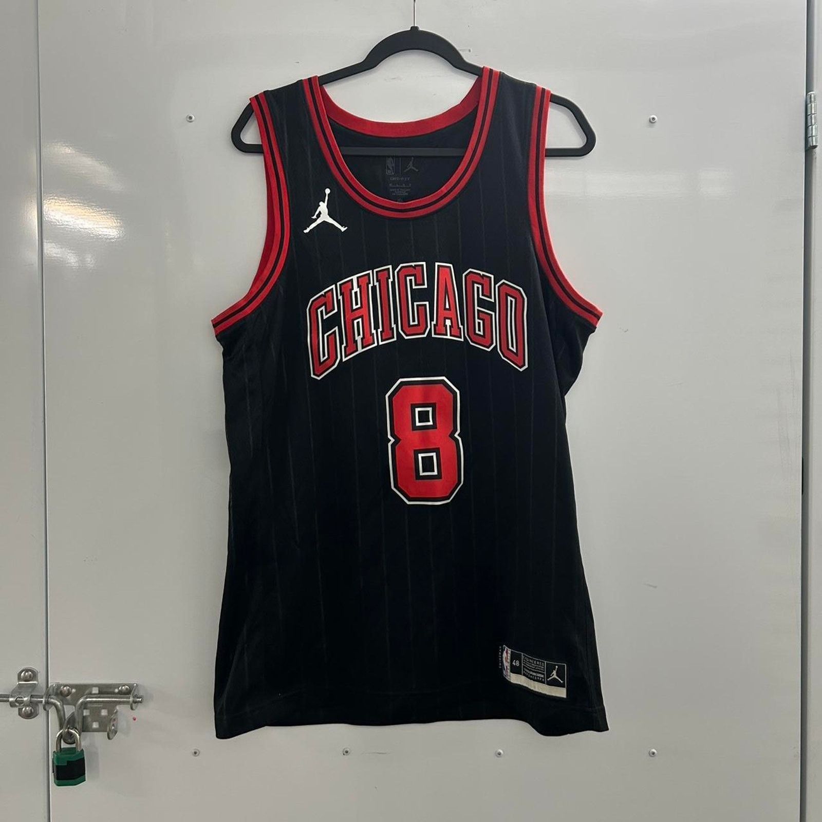 NBA Black and red Jordan Dri-Fit Chicago Bulls jersey Size US L / EU 52-54 / 3 - 1 Thumbnail