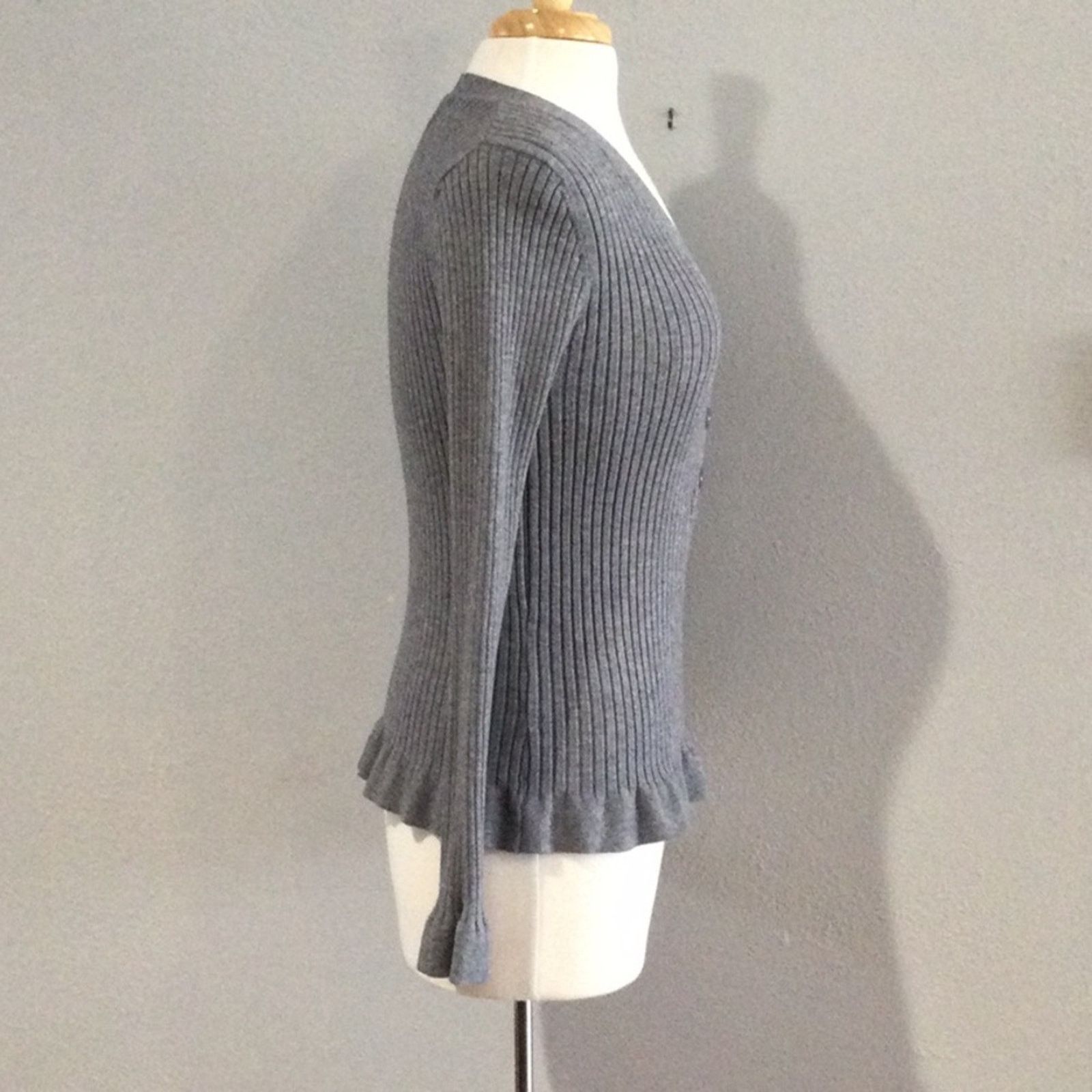 Other Lulus Gray V-Neck Rib Knit L/S 3 Button Bodycon Top Size M Size M / US 6-8 / IT 42-44 - 4 Thumbnail