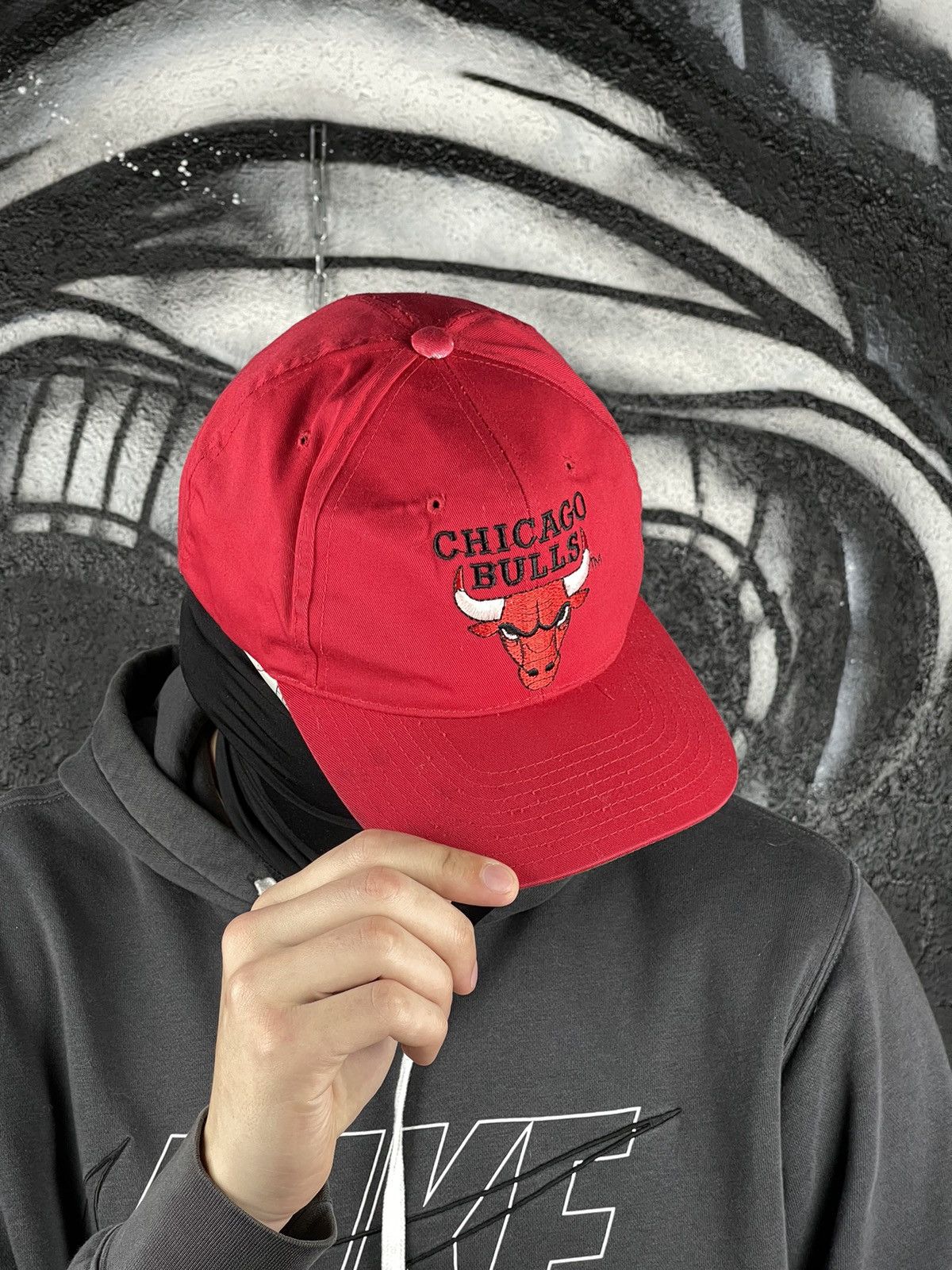 NBA × Vintage Vintage Chicago Bulls 90s Red Hats Cap Size ONE SIZE - 4 Thumbnail