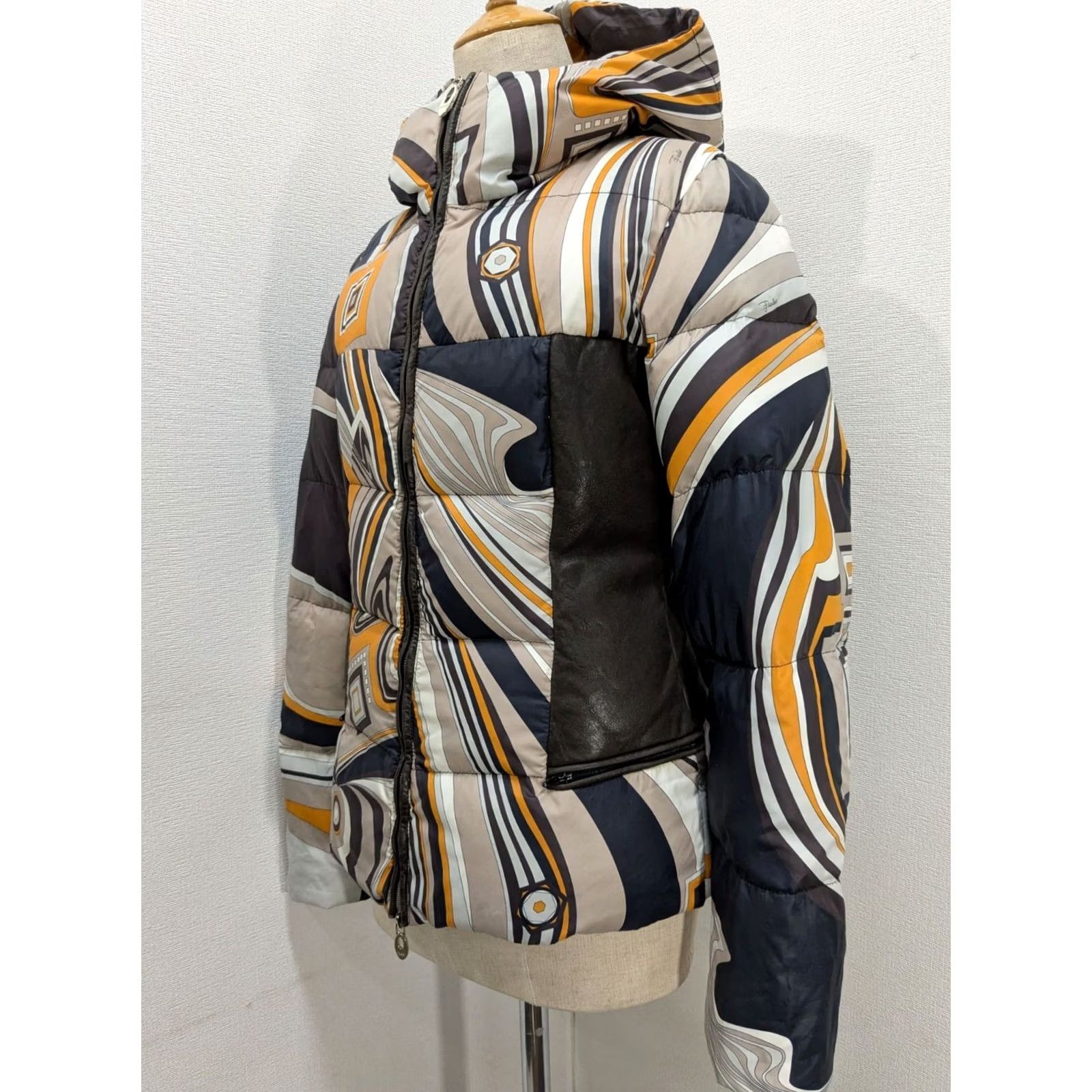 Emilio Pucci Emilio Pucci Down Jacket Geometric Design Multicolor Nylon Long Sleeve Women's Size XS / US 0-2 / IT 36-38 - 4 Thumbnail