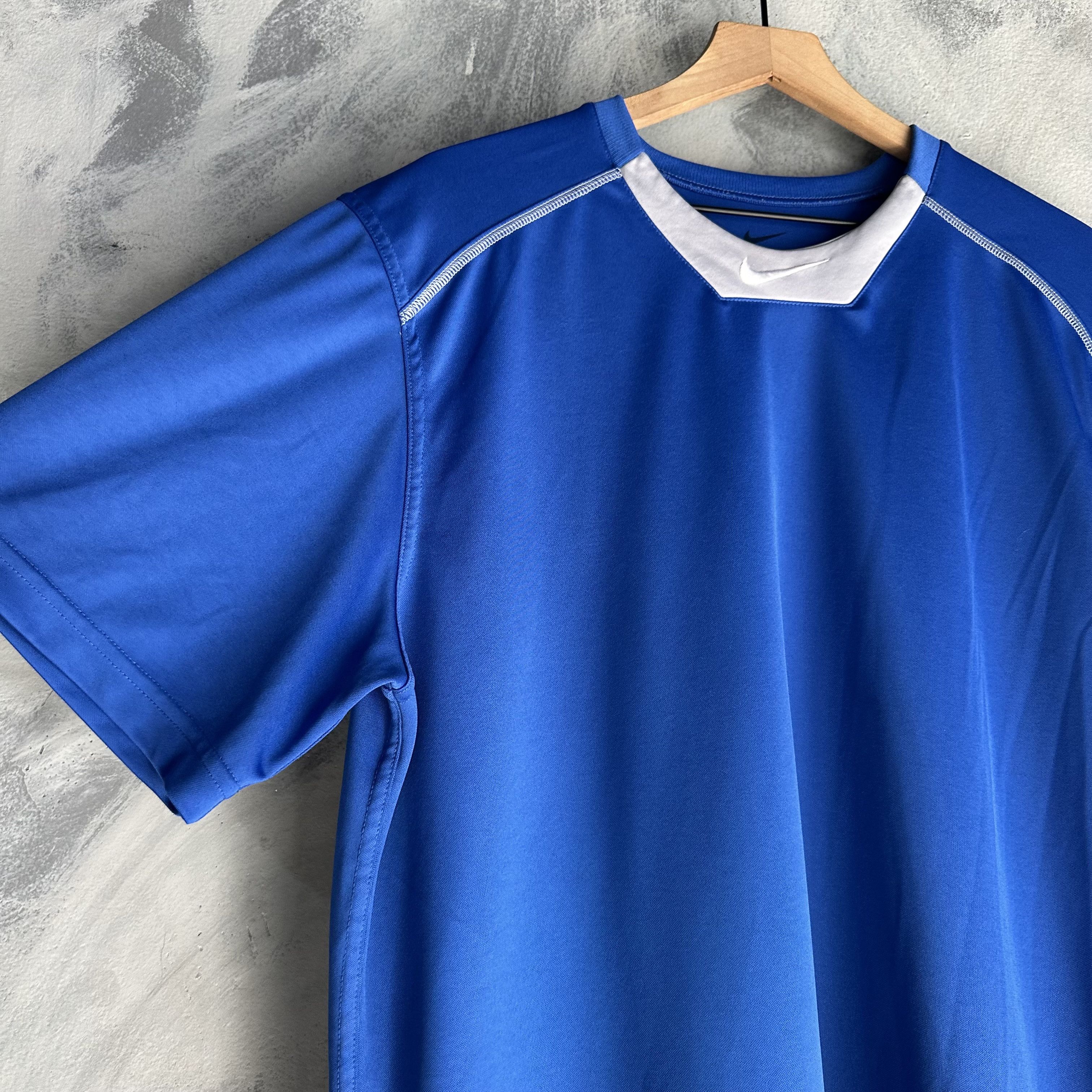 Nike Vintage Nike Shirt Men XL Blue Short Sleeve Jersey Center Size US XL / EU 56 / 4 - 4 Thumbnail