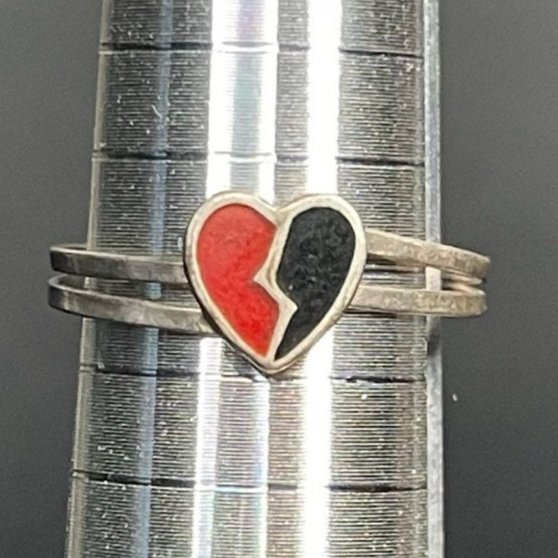 Other Vtg Sterling Silver Broken Heart Ring Red Black Enamel Sz 7 Size ONE SIZE - 1 Thumbnail