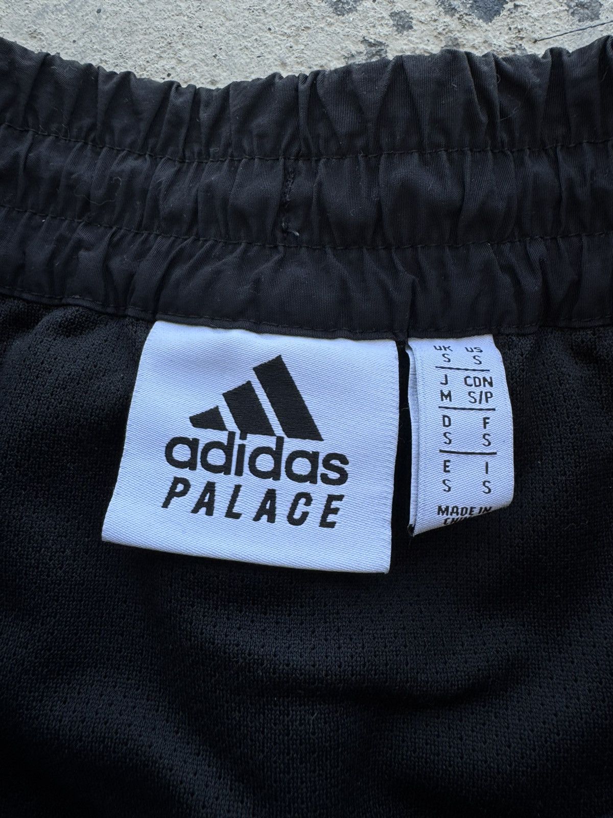 Adidas × Palace ADIDAS x PALACE SUNPAL SHORTS BLACK Size US 30 / EU 46 - 3 Thumbnail