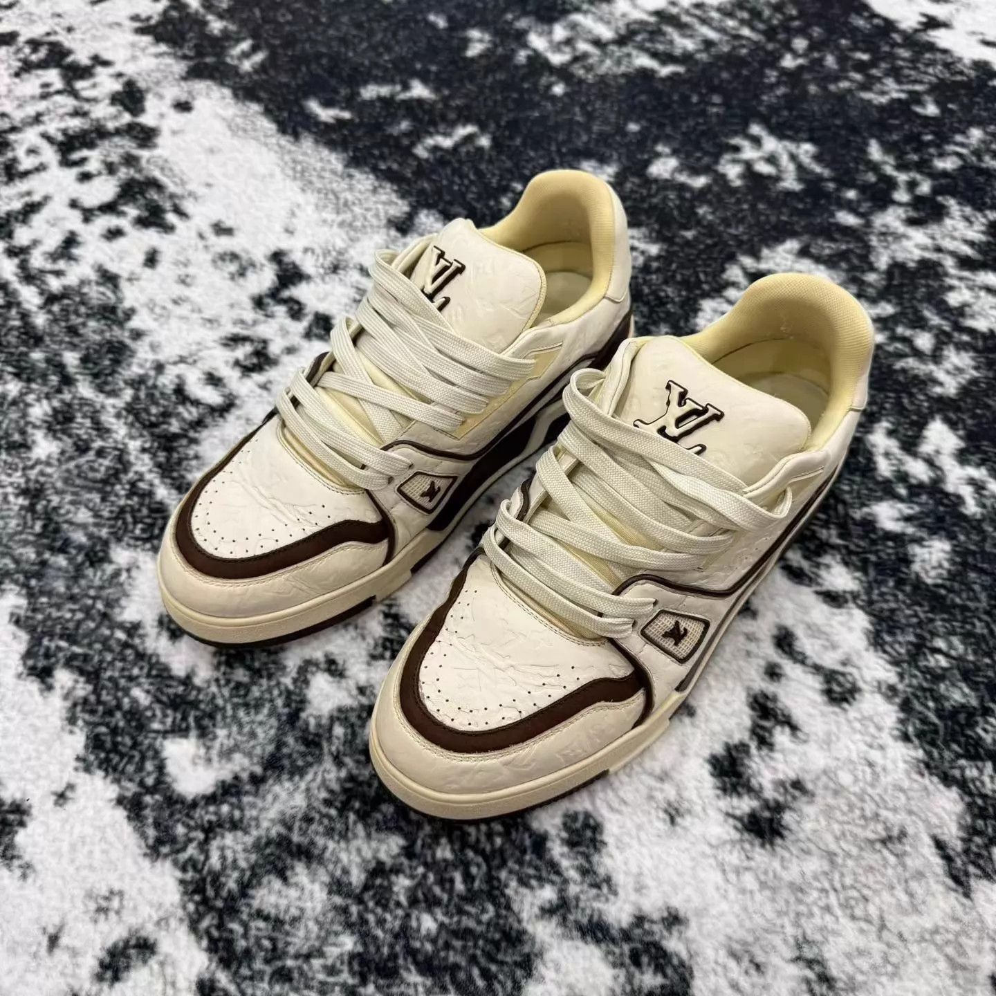 Louis Vuitton LOUIS VUITTON LV Trainer Tan & Beige 40 Near New Size US 7 / EU 40 - 1 Thumbnail