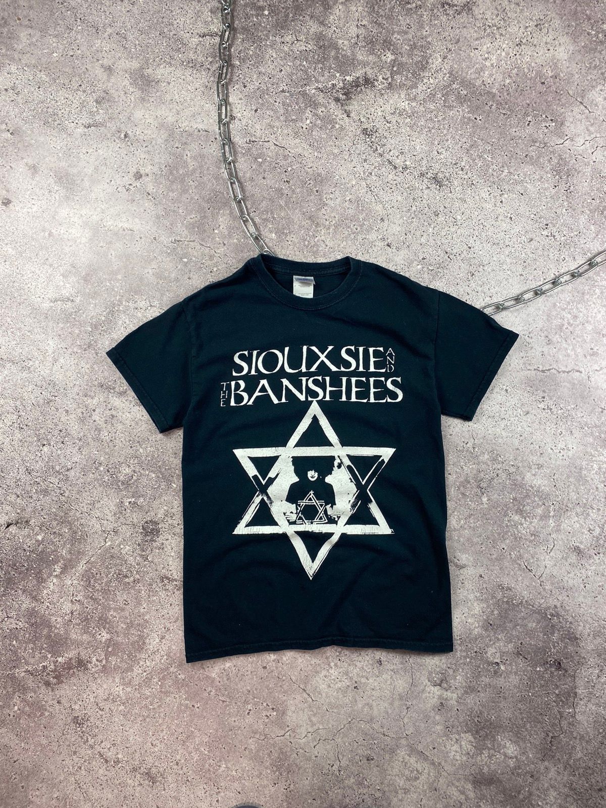 Vintage Vintage Siouxsie And The Banshees Tee Shirt Punk Faded Size US S / EU 44-46 / 1 - 6 Preview