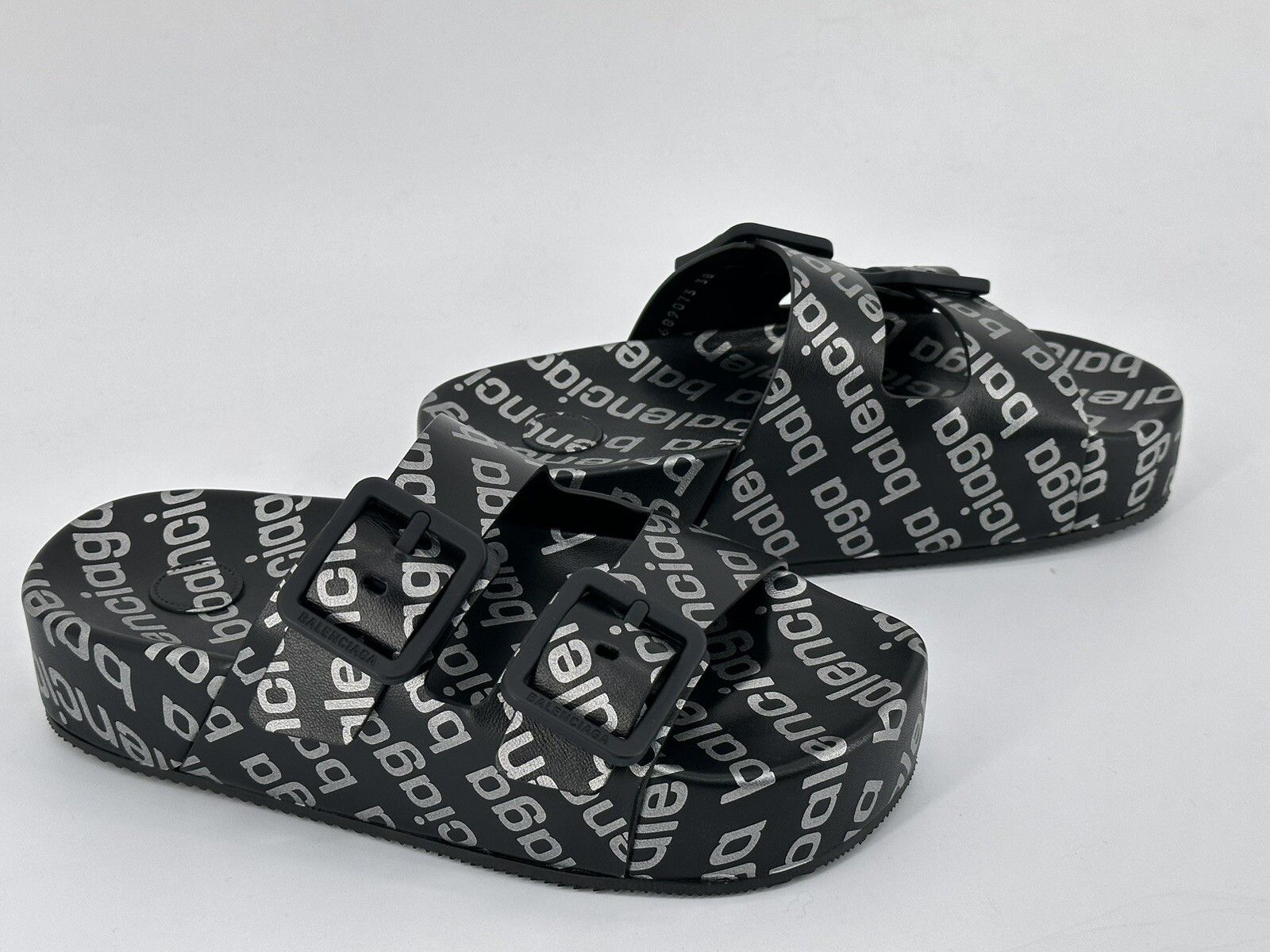 Balenciaga New Balenciaga Size IT-38 / US-8 Size US 8 / IT 38 - 1 Thumbnail