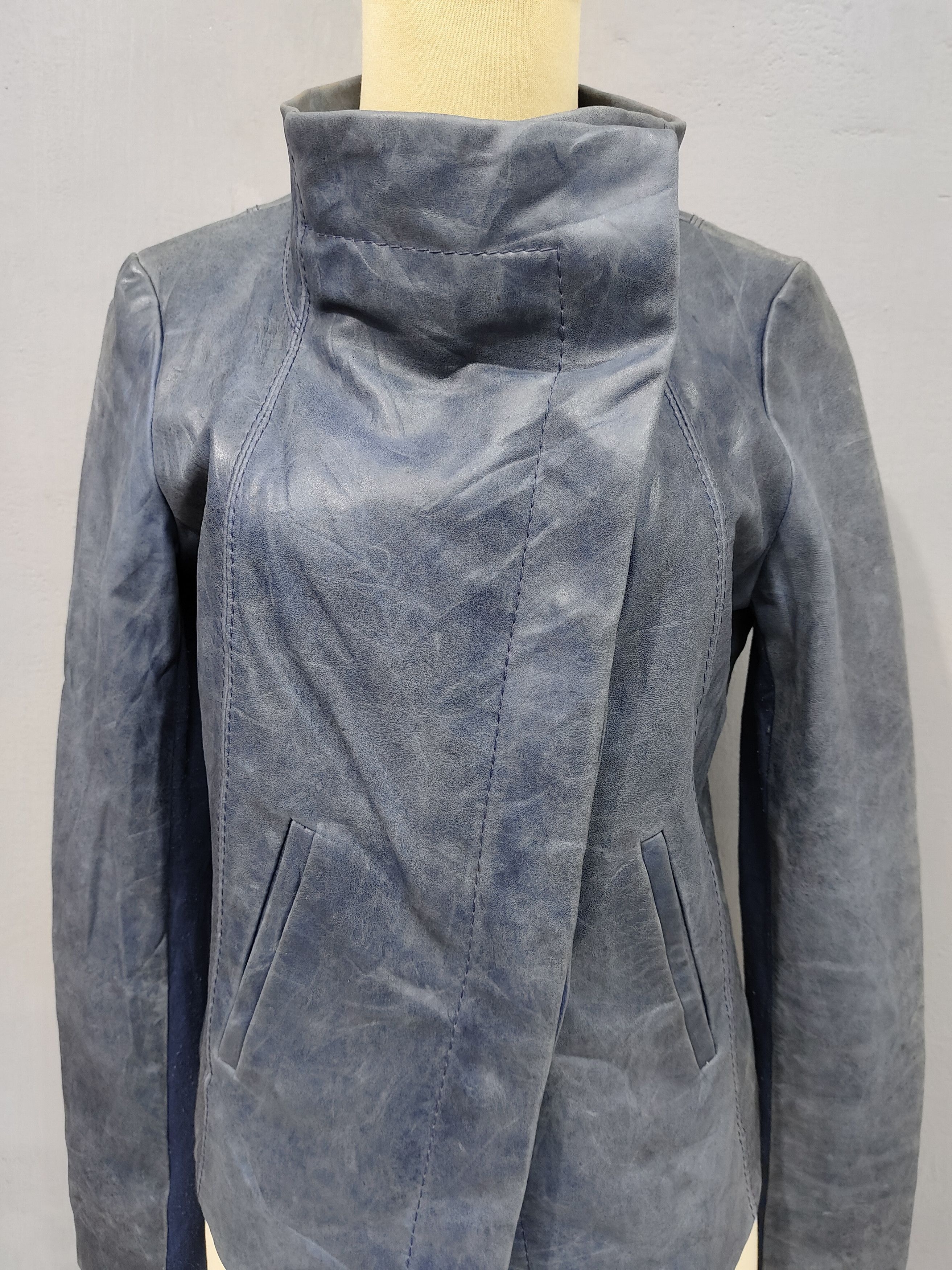Bcbgmaxazria 2000s BCBGMAXAZRIA-Asymmetric High Collar Apocalypse Leather Size M / US 6-8 / IT 42-44 - 4 Thumbnail