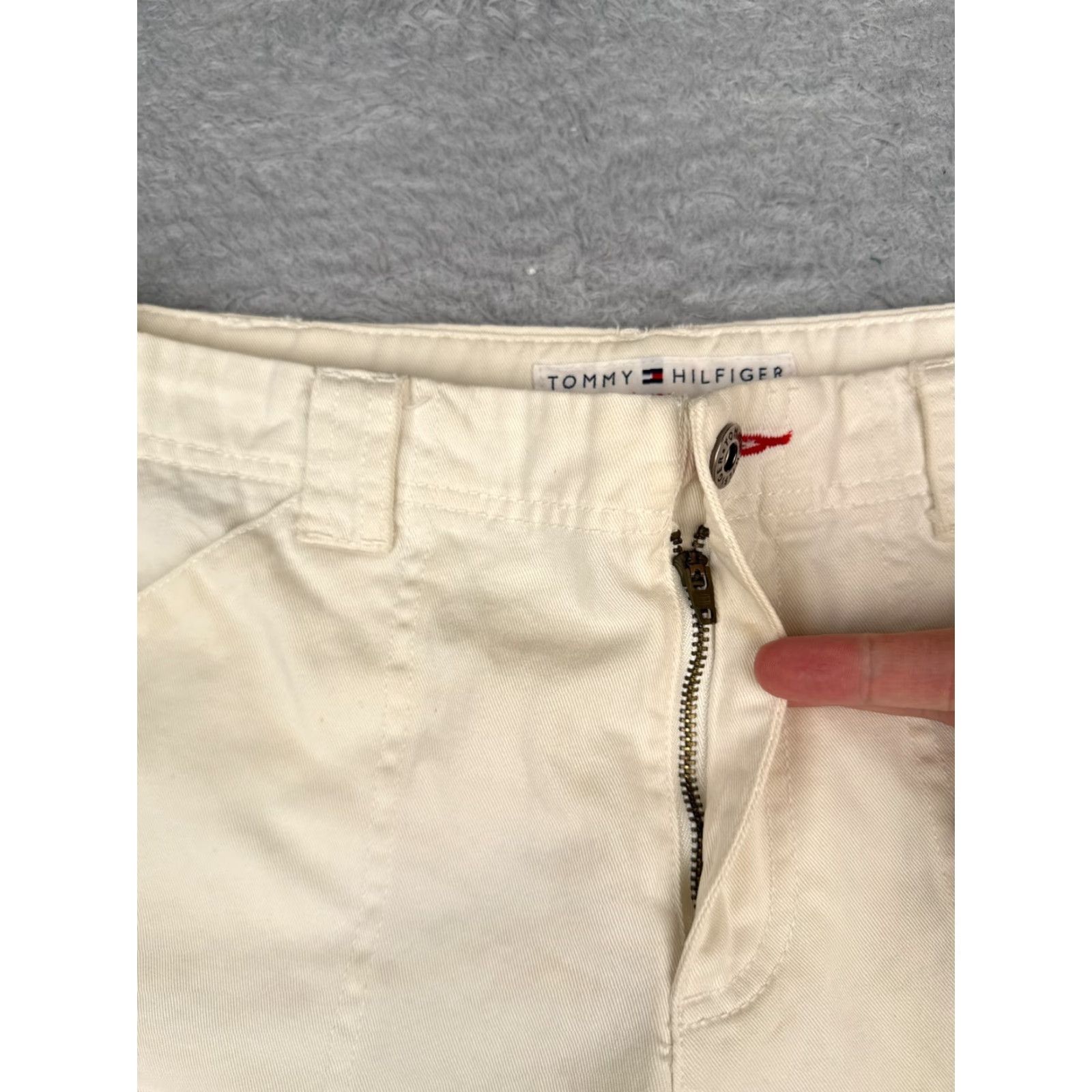 Tommy Hilfiger Tommy Hilfiger White Denim Shorts Womens Size 6 Activewear Casual Zip Fly Pockets Regular Fit Size 28" / US 6 / IT 42 - 6 Thumbnail
