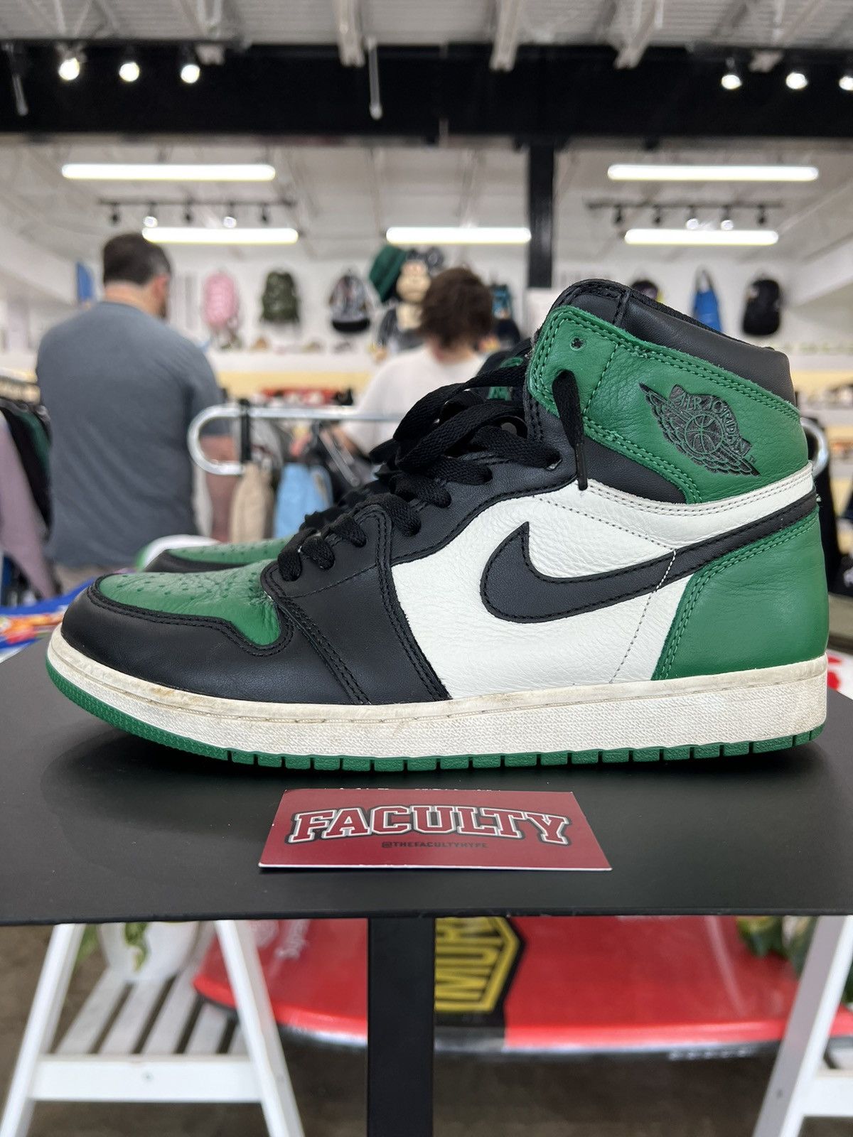 Jordan Brand × Nike Jordan 1 Retro High Pine Green 2018 Size US 10.5 / EU 43-44 - 5 Thumbnail