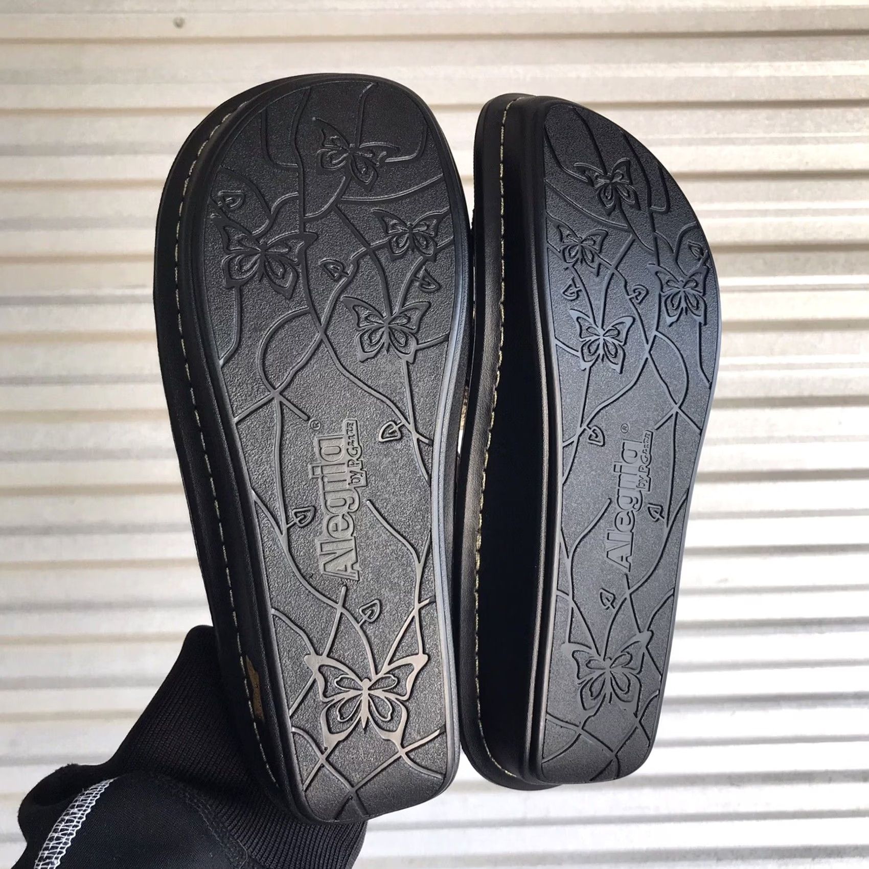 Vintage Alegria Slip-On Womens Women Black Gold Leather Venice Wildness Comfort Slide Sandal Size US 6.5 / IT 36.5 - 4 Thumbnail