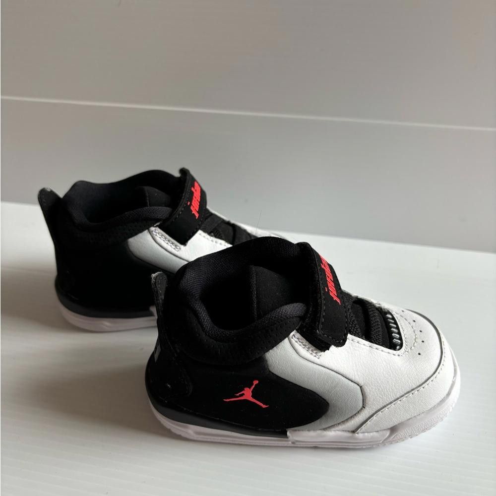 Designer Jordan toddlers sneakers Size US 5 / EU 37 - 1 Thumbnail
