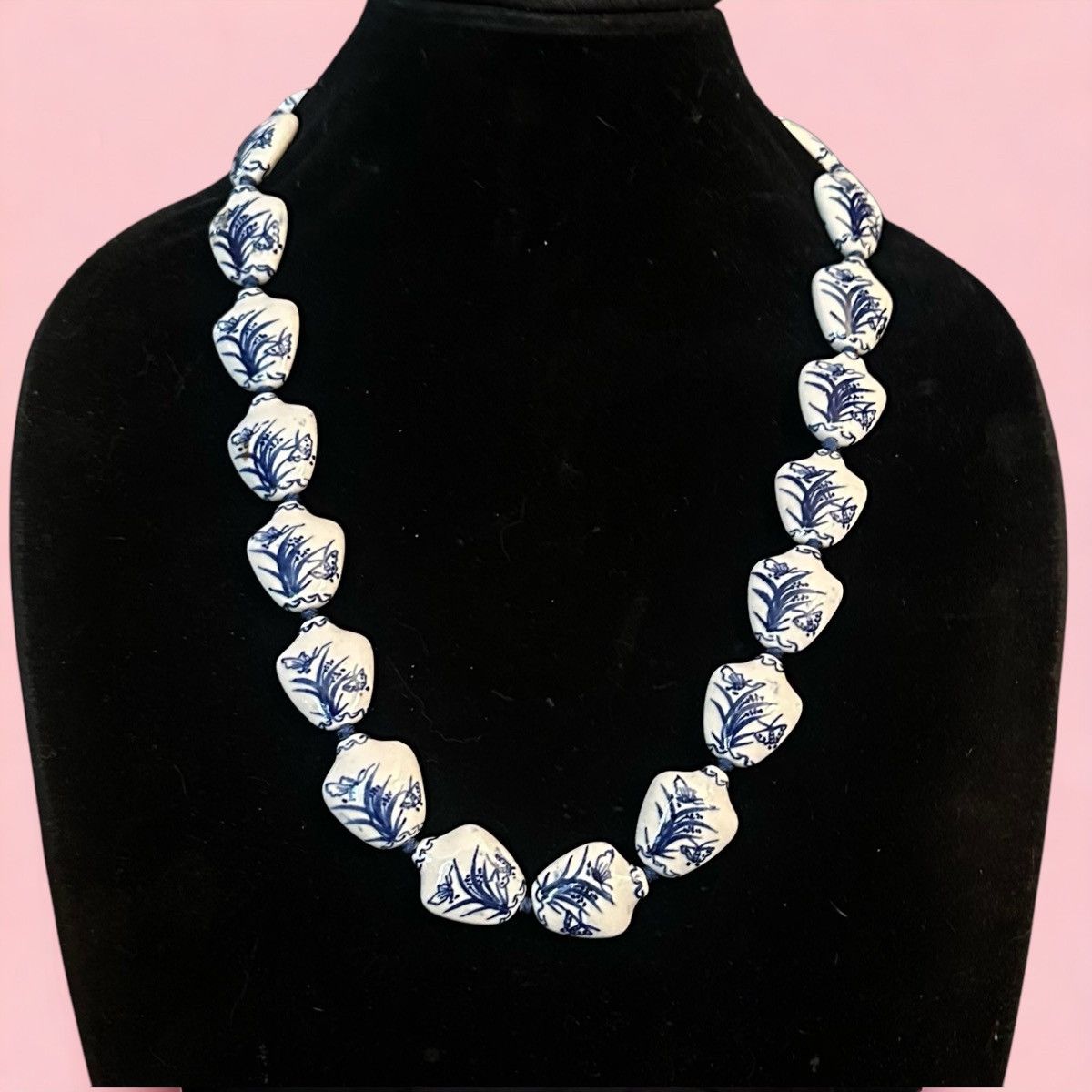Vintage Vintage Chinese white and blue porcelain bead necklace Size ONE SIZE - 1 Thumbnail