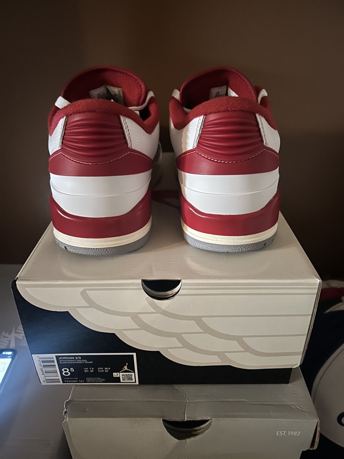 Jordan Brand Jordan 2/3 White Varsity Red Size US 8.5 / EU 41-42 - 13 Thumbnail
