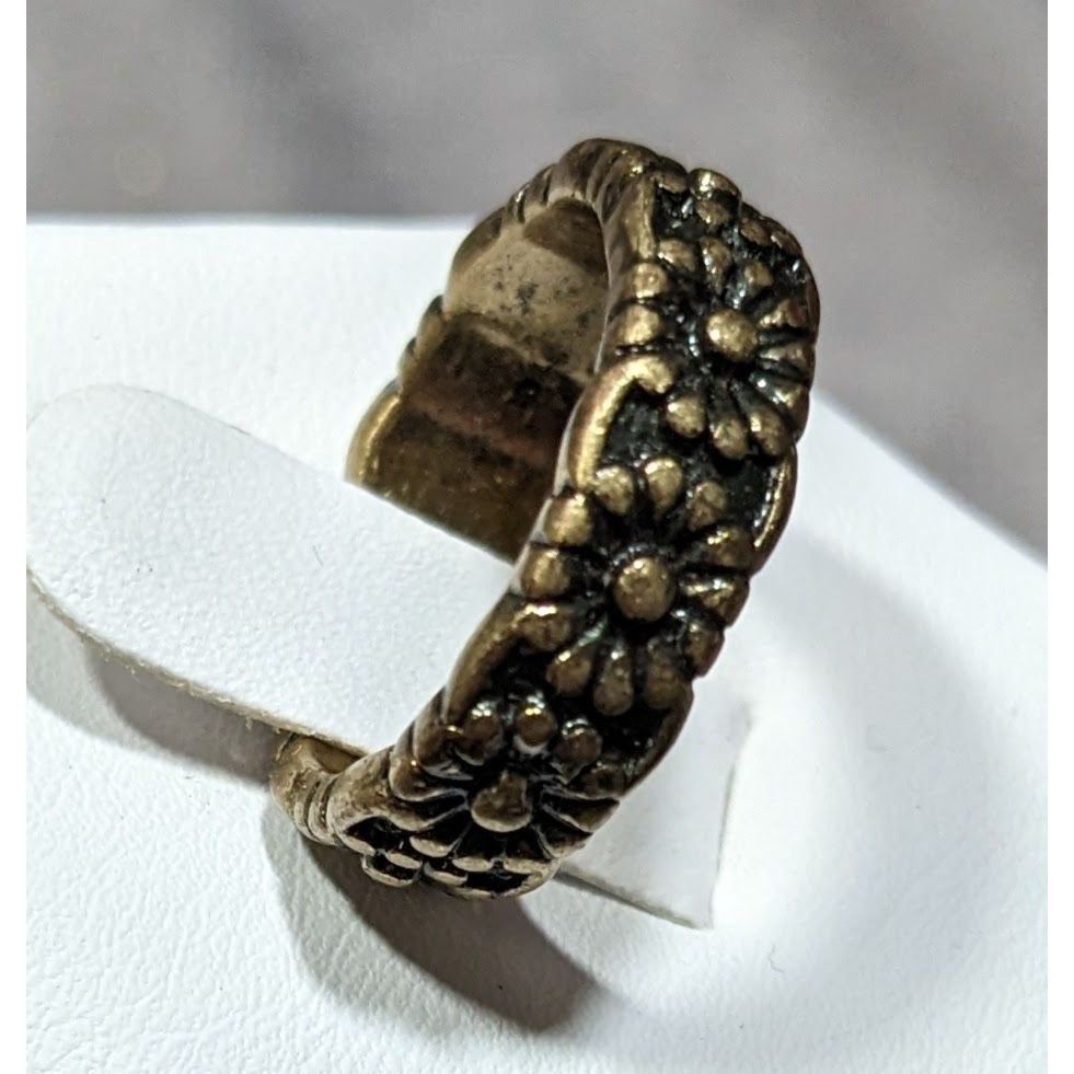 Other Fairycore Floral Antiqued Gold Tone Ring Size 5 3/4 Size ONE SIZE - 7 Thumbnail