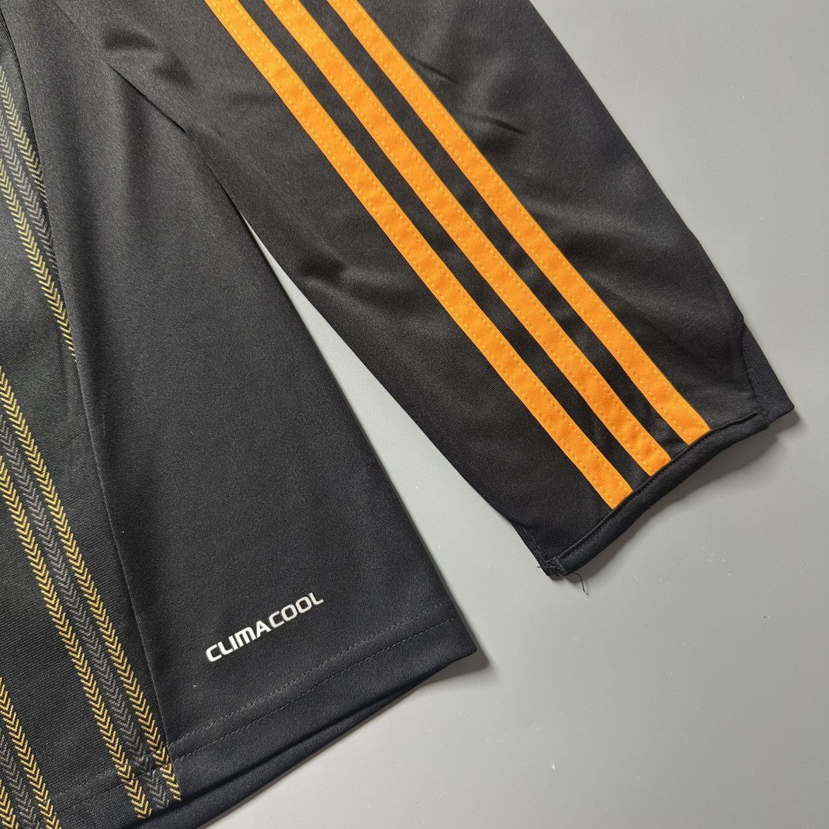 Adidas CHELSEA ADIDAS 2010/2011 FOOTBALL THIRD JERSEY #11 DROGBA Size US M / EU 48-50 / 2 - 10 Thumbnail