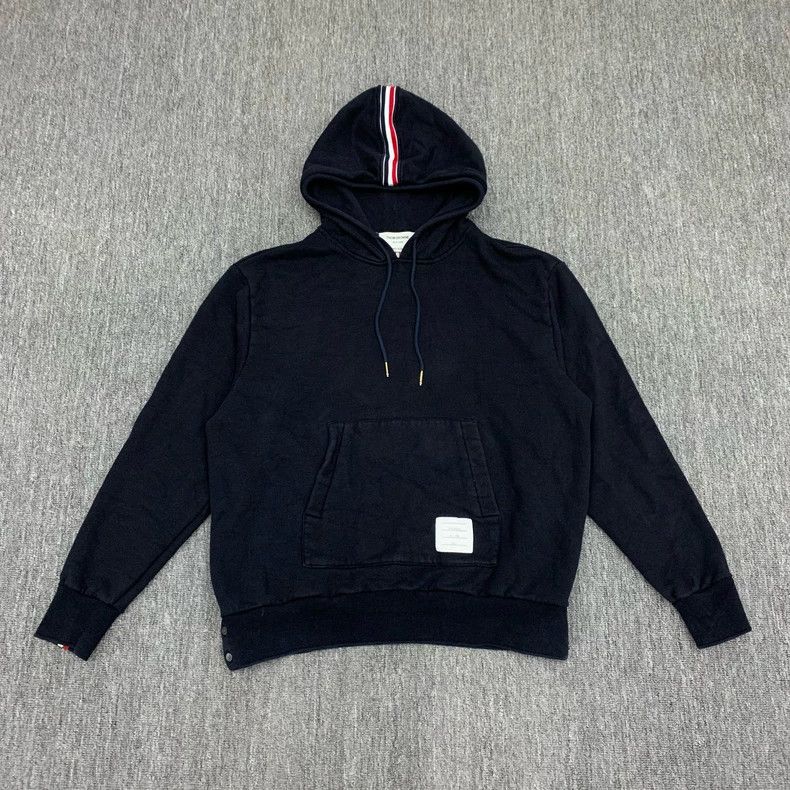 Thom Browne Thom Browne A striped sweater in dark blue Size US XXL / EU 58 / 5 - 1 Thumbnail