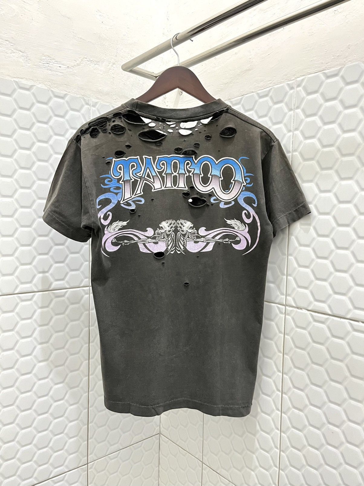 Vintage Vintage 90's Thrashed Sun Faded Skull Tatto Tee Size US M / EU 48-50 / 2 - 8 Thumbnail