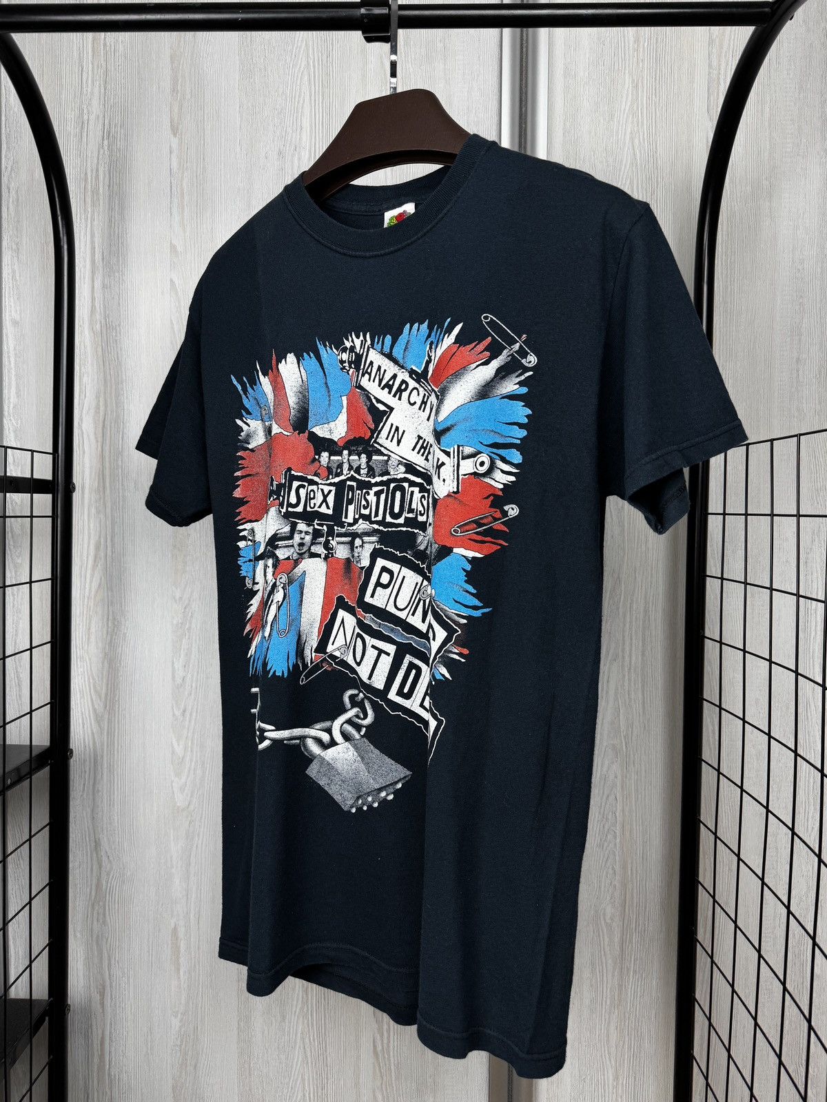 Fruit Of The Loom Vintage 90s 00s Sex Pistols Anarchy Punks Not Dead UK tee Size US M / EU 48-50 / 2 - 5 Thumbnail