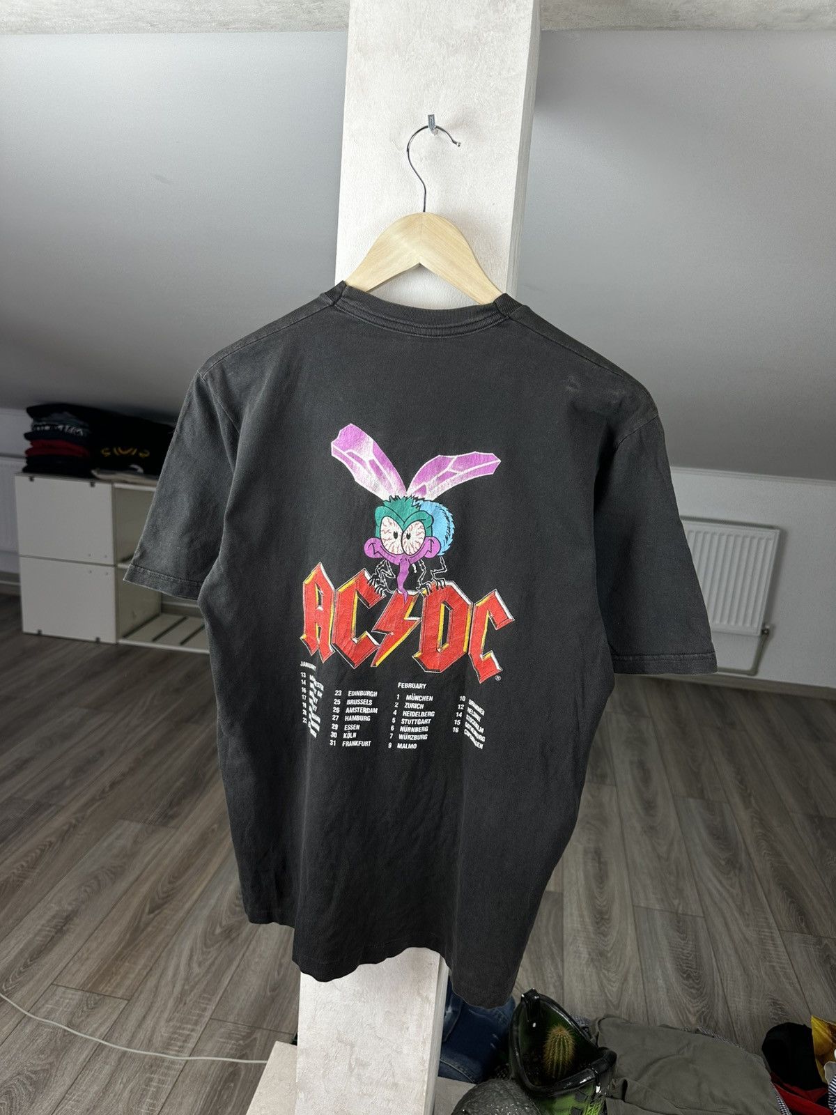 Vintage AC/DC Fly on the Wall Tour 90s Single Stitch Tee Faded Size US L / EU 52-54 / 3 - 11 Thumbnail