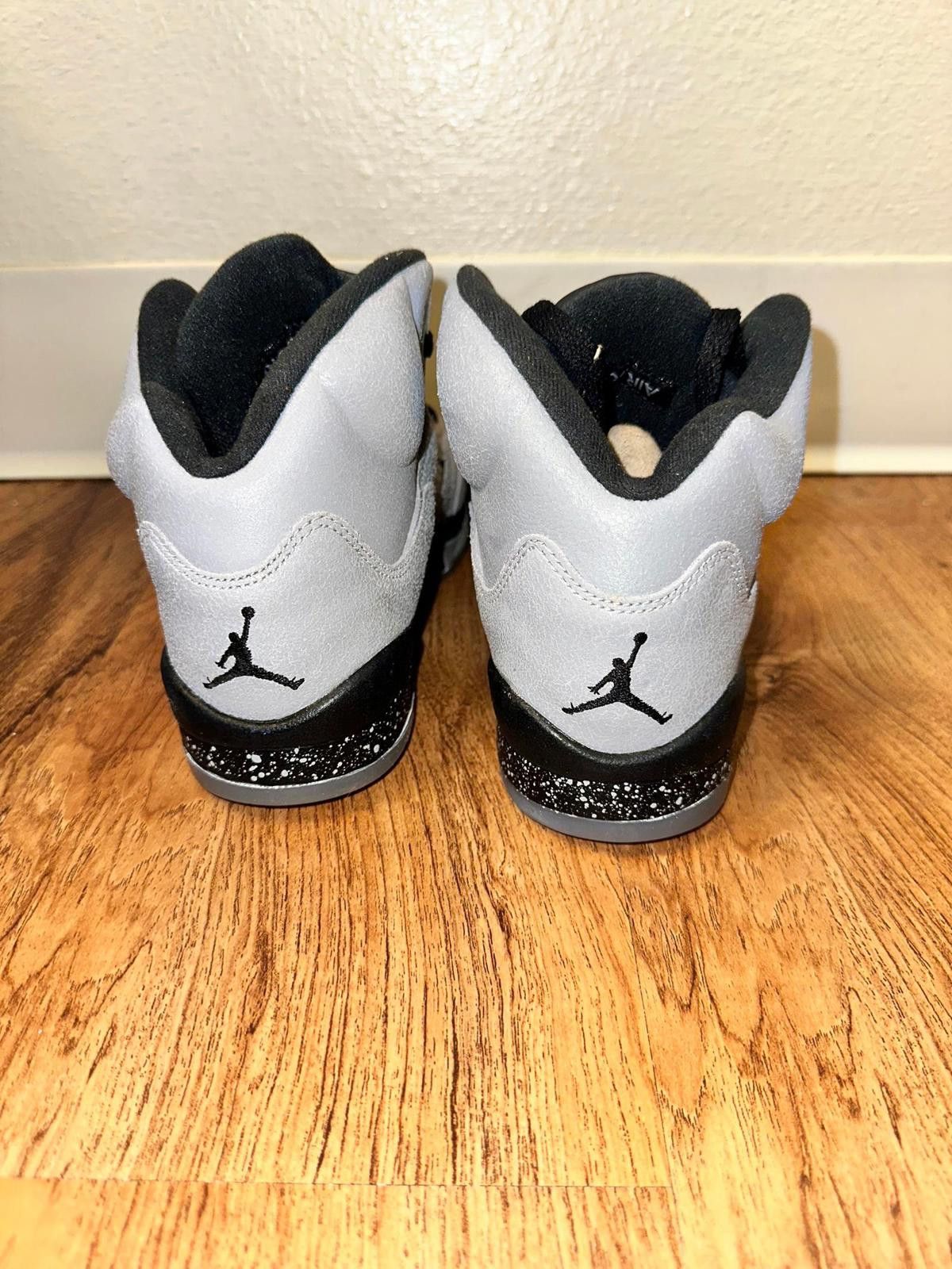 Jordan Brand Jordan 5 Retro Wolf Grey (GS) Size US 5 / EU 37 - 2 Thumbnail