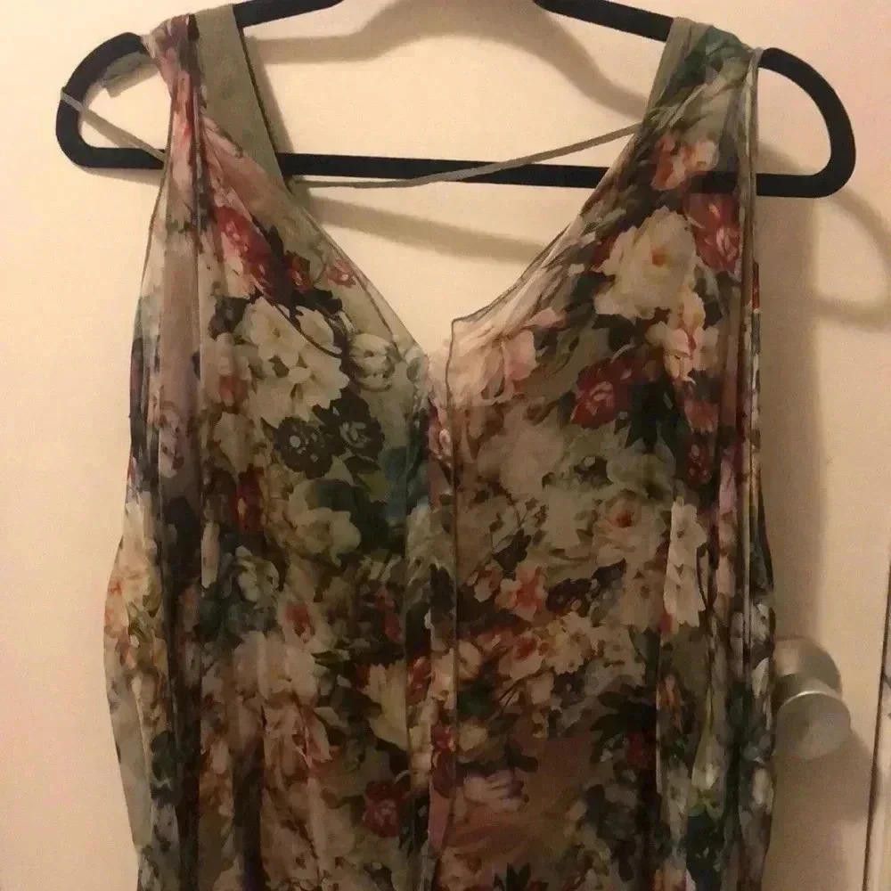 Designer Bailey 44 Floral Pleated Top - Elegant Layering Piece Size M / US 6-8 / IT 42-44 - 1 Thumbnail