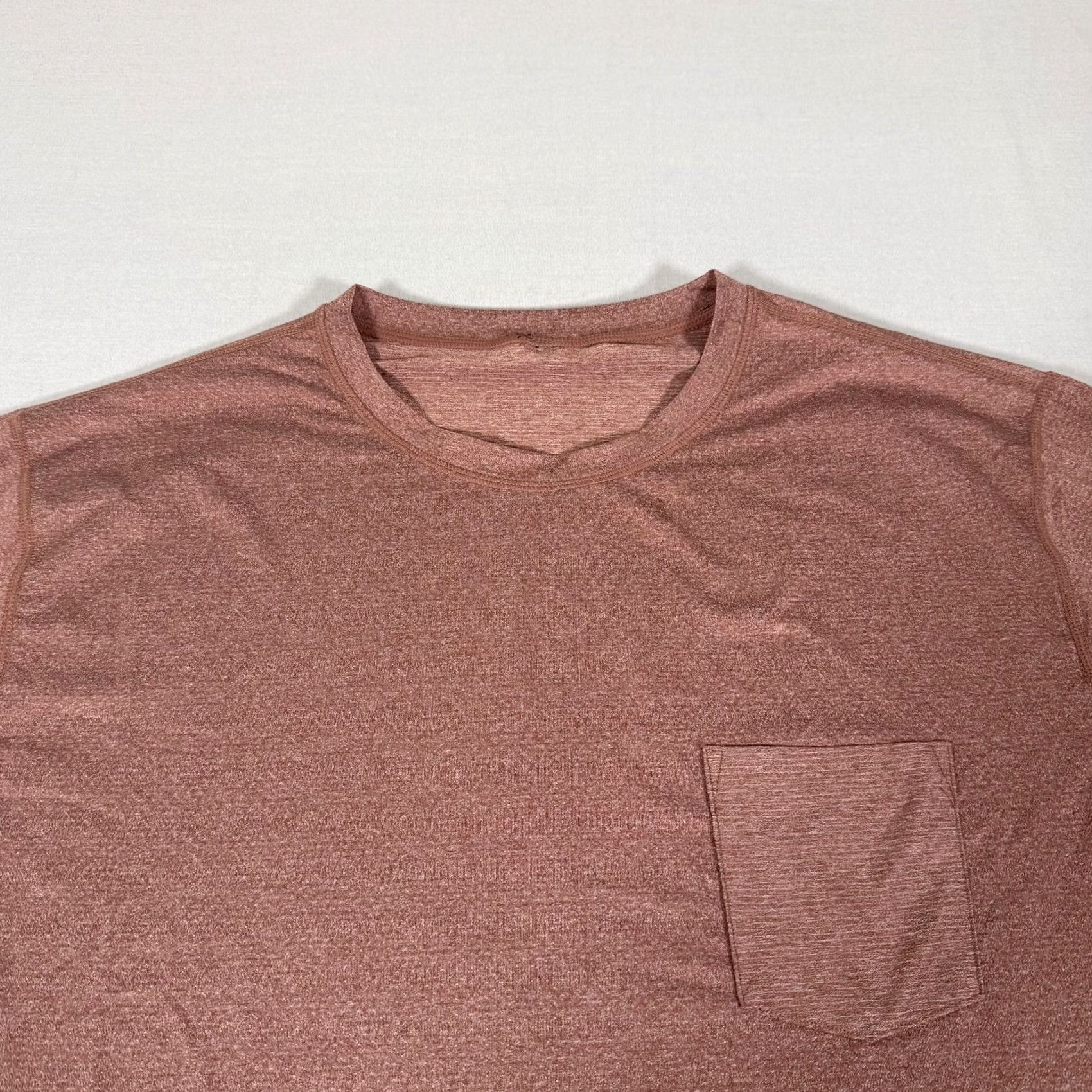 Vuori Vuori Shirt Mens XL Red Tradewind Performance Pocket Lightweight Gym Work Out Size US XL / EU 56 / 4 - 2 Thumbnail