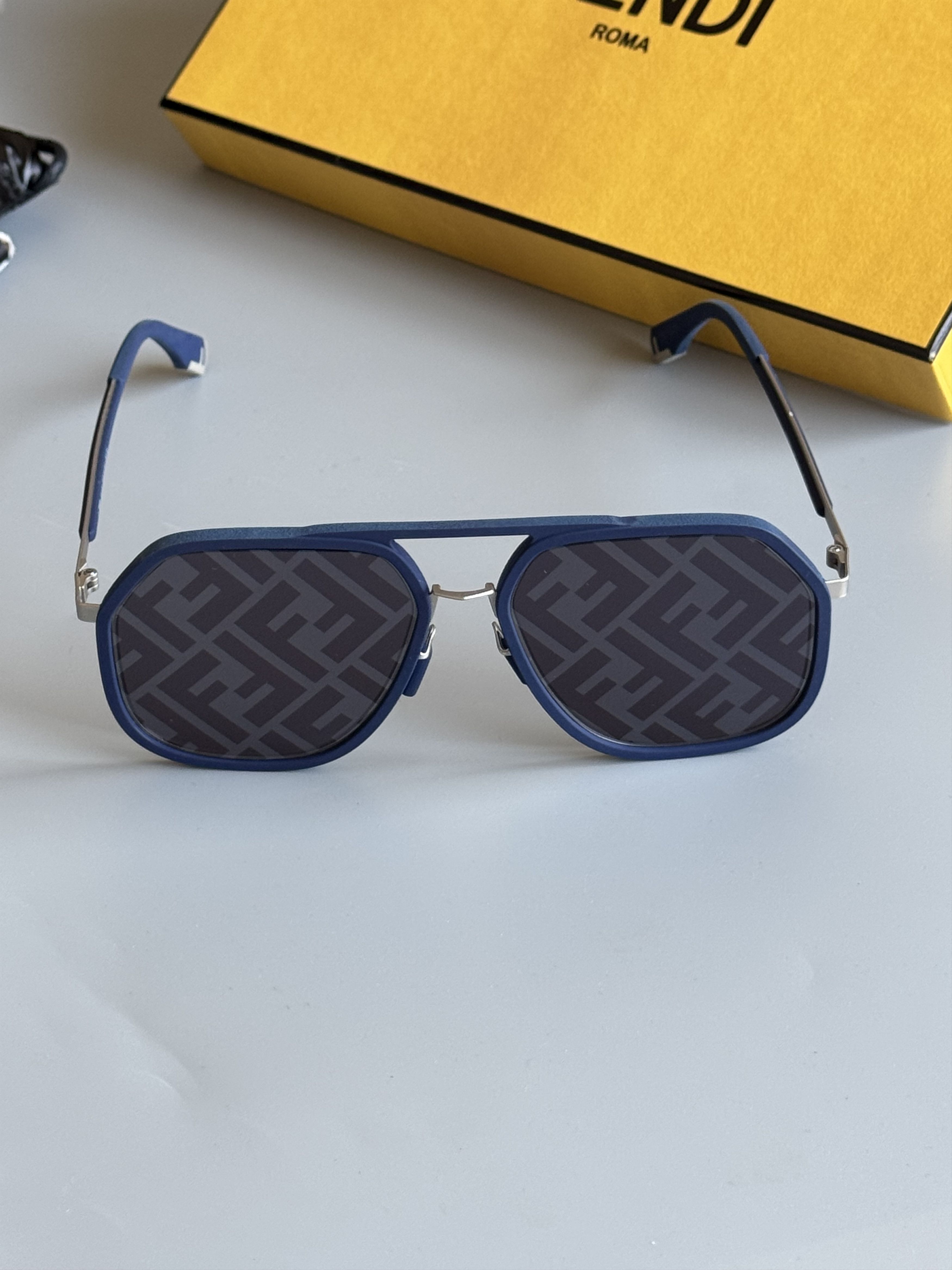 Fendi Fendi Sunglasses Size ONE SIZE - 9 Thumbnail