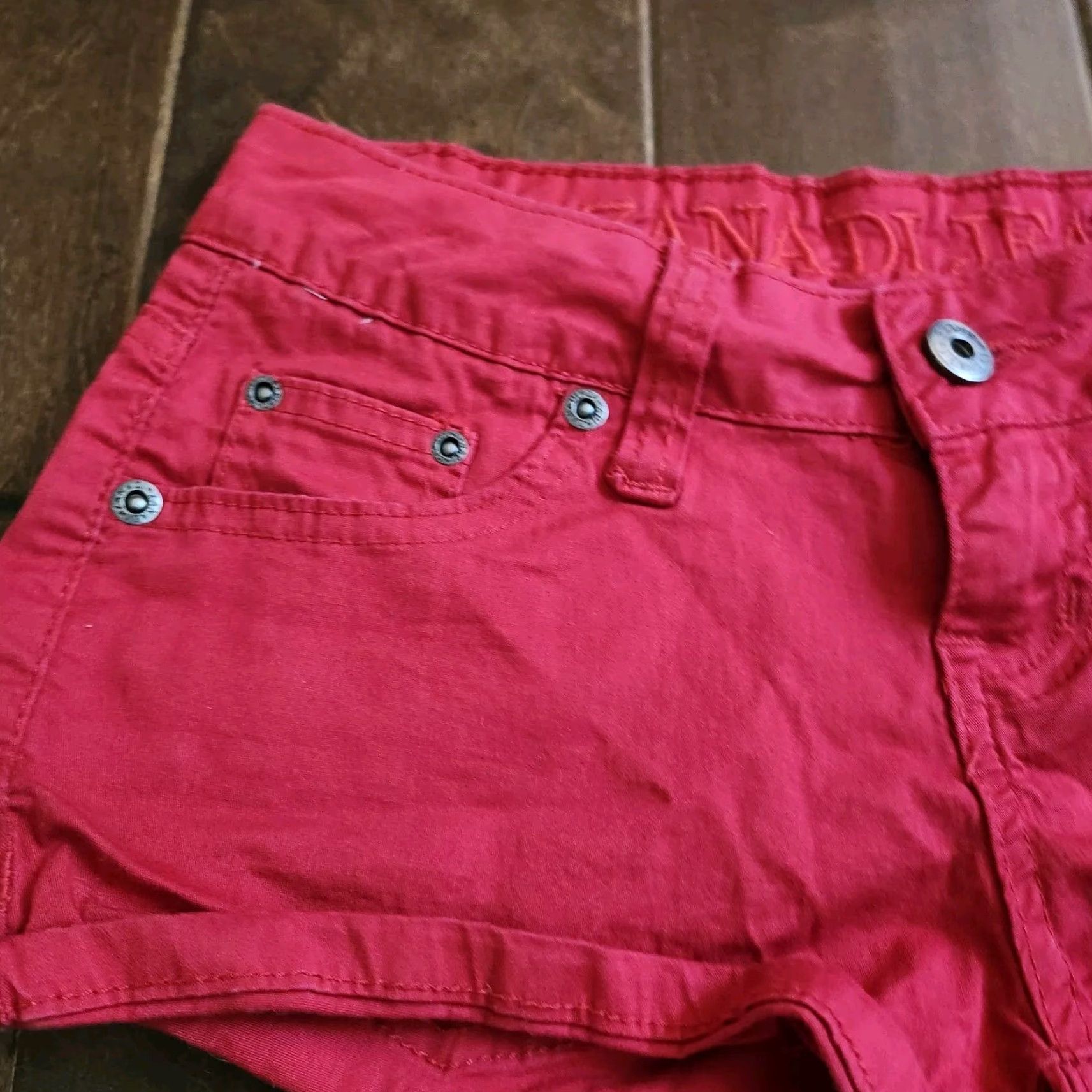 Vintage Zana Di Shorts Women's Red Denim Cotton Spandex Size 0 Casual Party/Cocktail Travel Easy Care Button Closure Vintage No Size 25" / US 0 / IT 36 - 6 Thumbnail