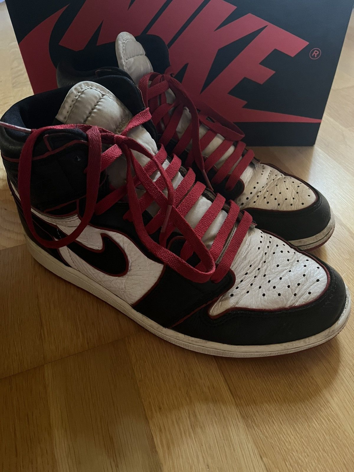 Jordan Brand × Nike Nike Air Jordan 1 Bloodline Size US 10 / EU 43 - 7 Thumbnail