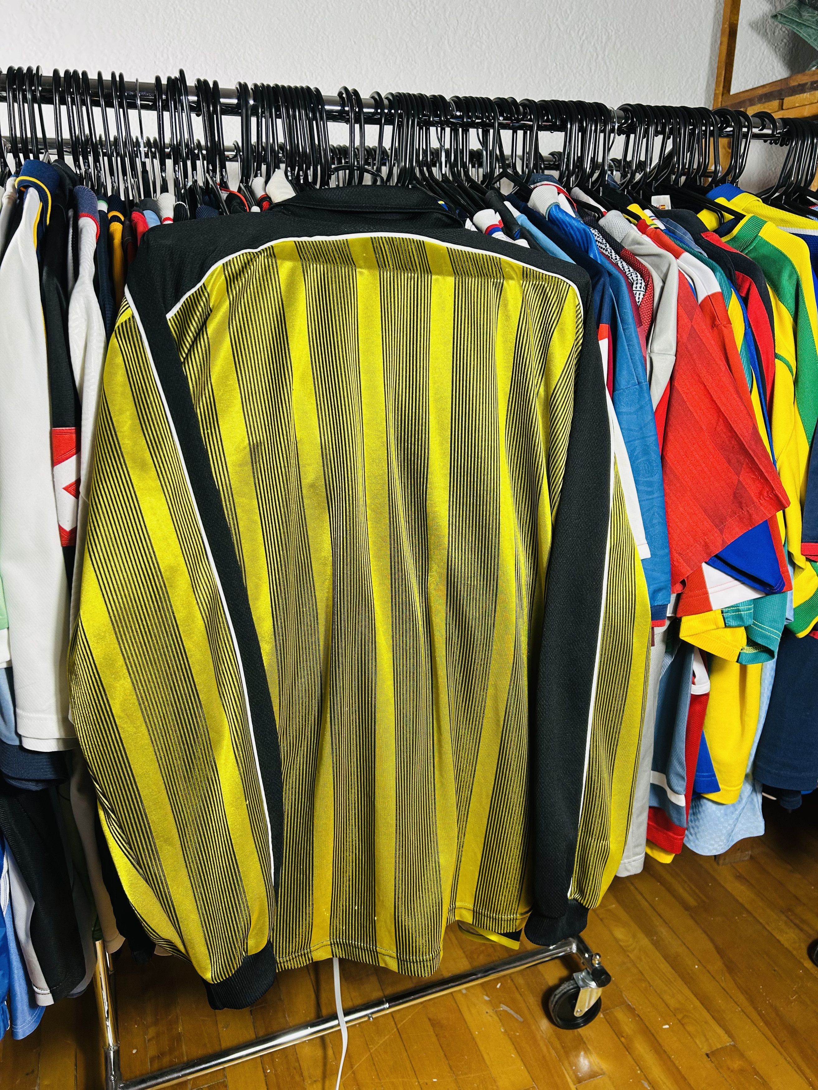 Diadora Italy 90s referee jersey Size US XL / EU 56 / 4 - 2 Thumbnail