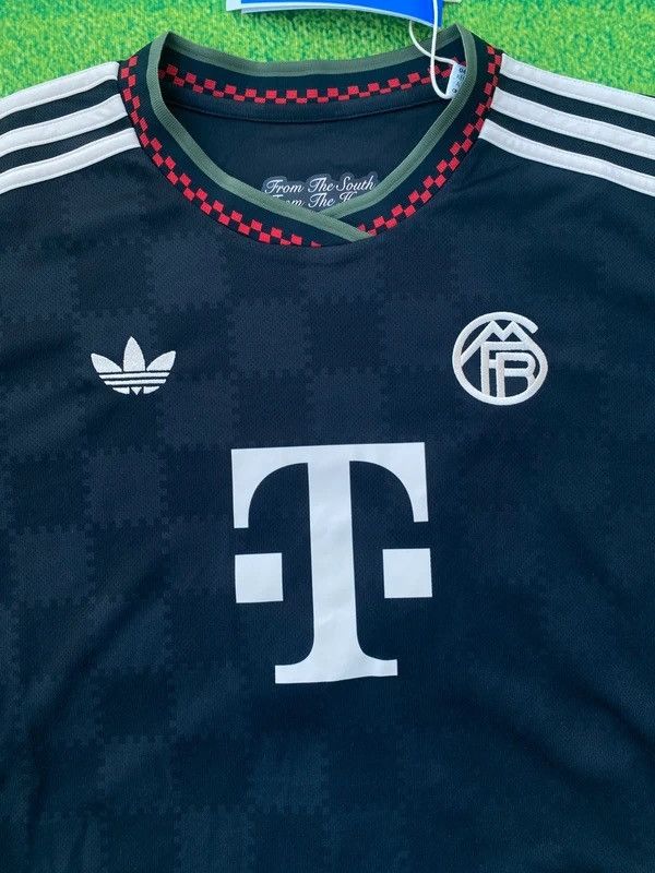 Adidas Adidas FC Bayern 25/26 women's soccer jersey cropped size L Size L / US 10 / IT 46 - 3 Thumbnail