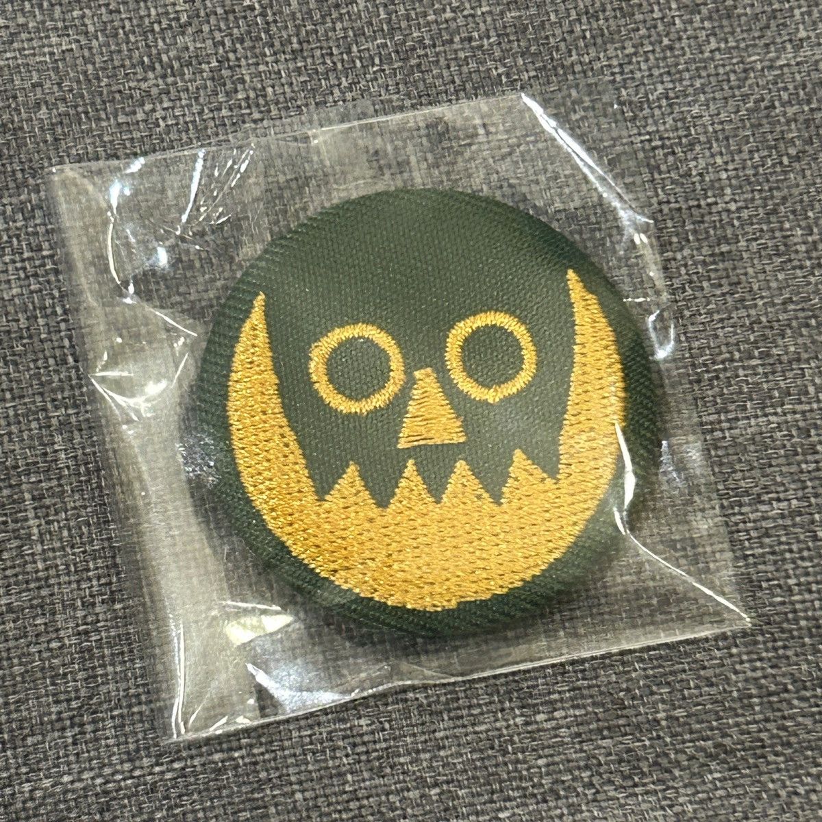 Asspizza Asspizza Green & Yellow Embroidered Mask Button Pin Size ONE SIZE - 3 Thumbnail