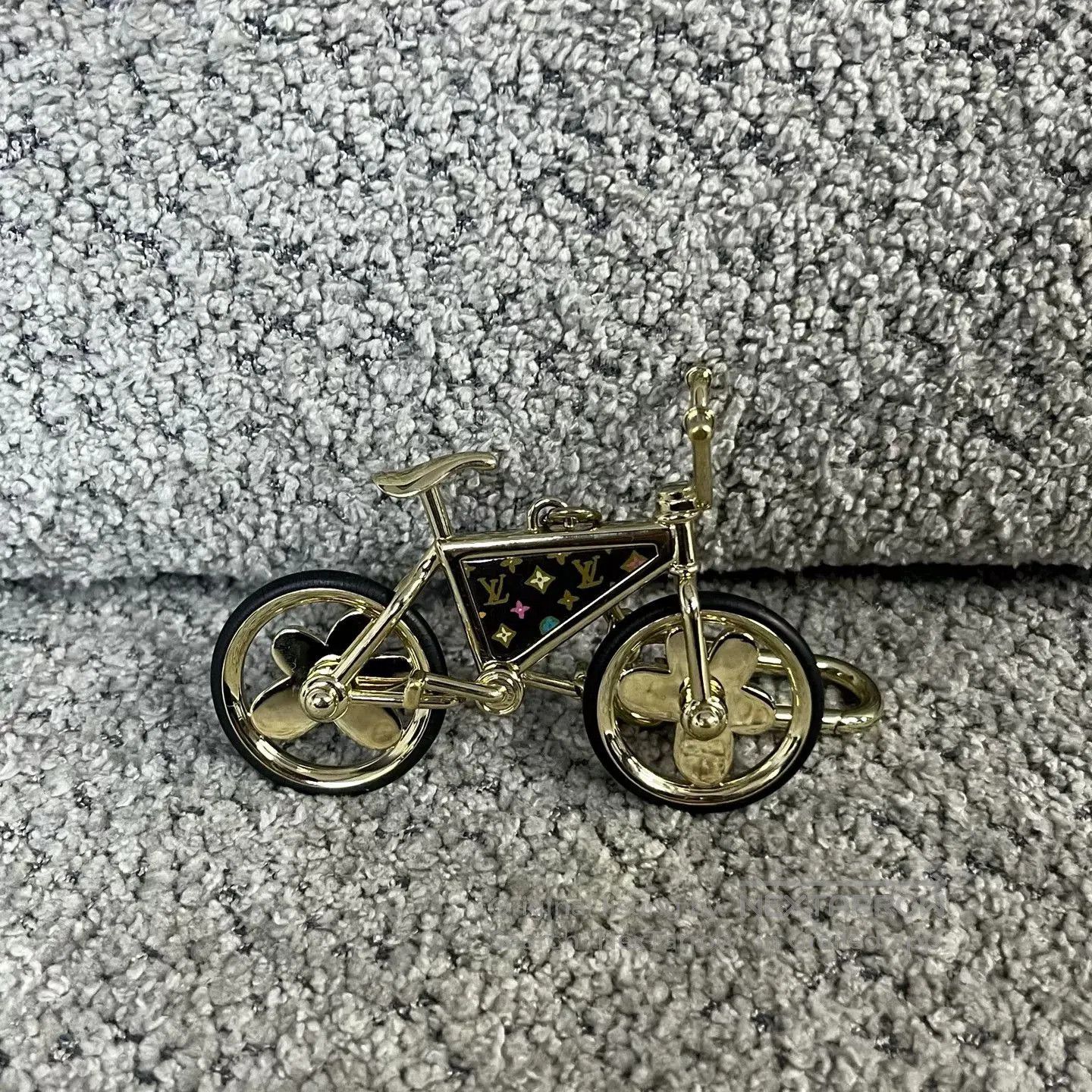 Louis Vuitton Louis Vuitton Gold Bicycle Charm. Size ONE SIZE - 1 Thumbnail