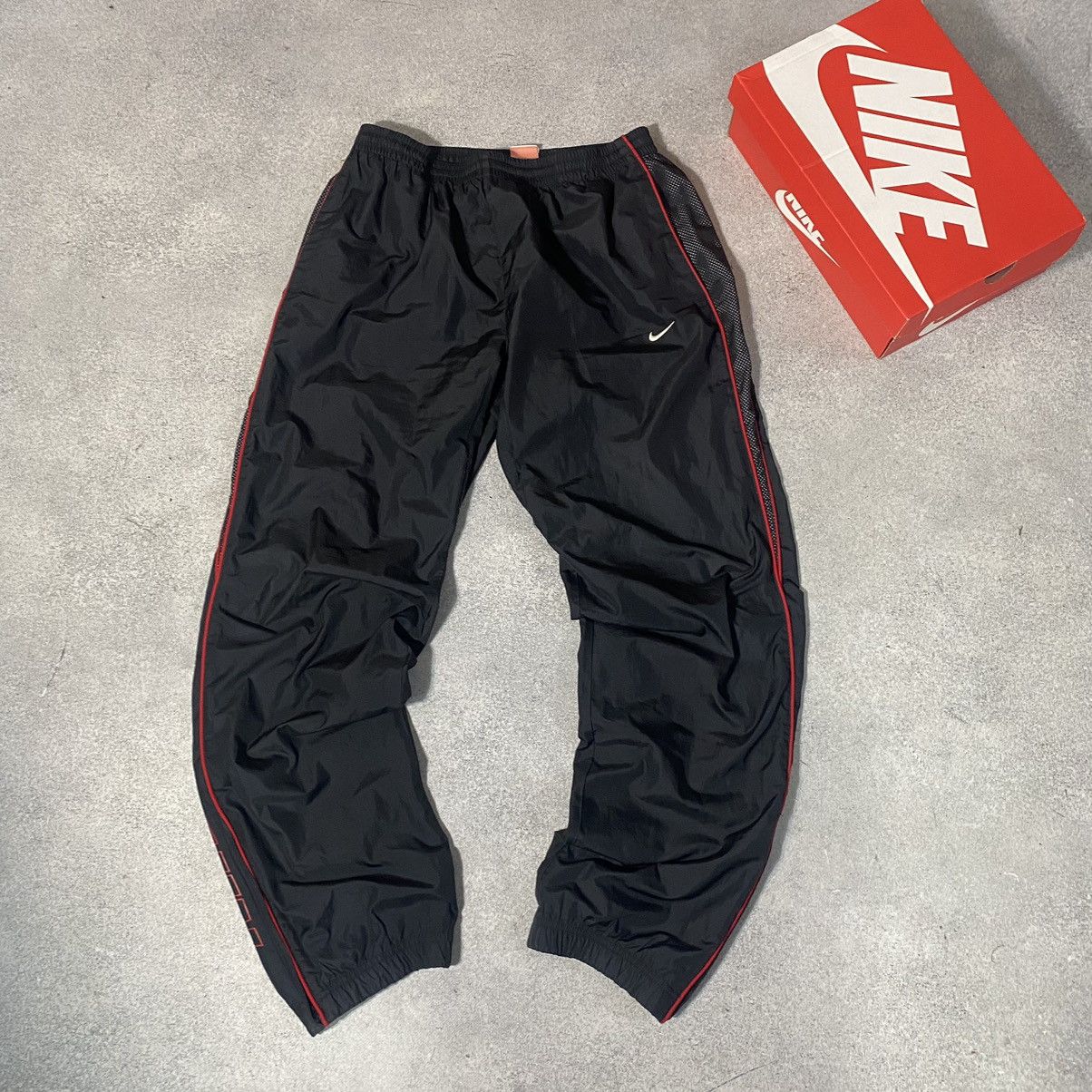 Nike Vintage nike track pants y2k sweatpants nylon Size US 34 / EU 50 - 2 Thumbnail