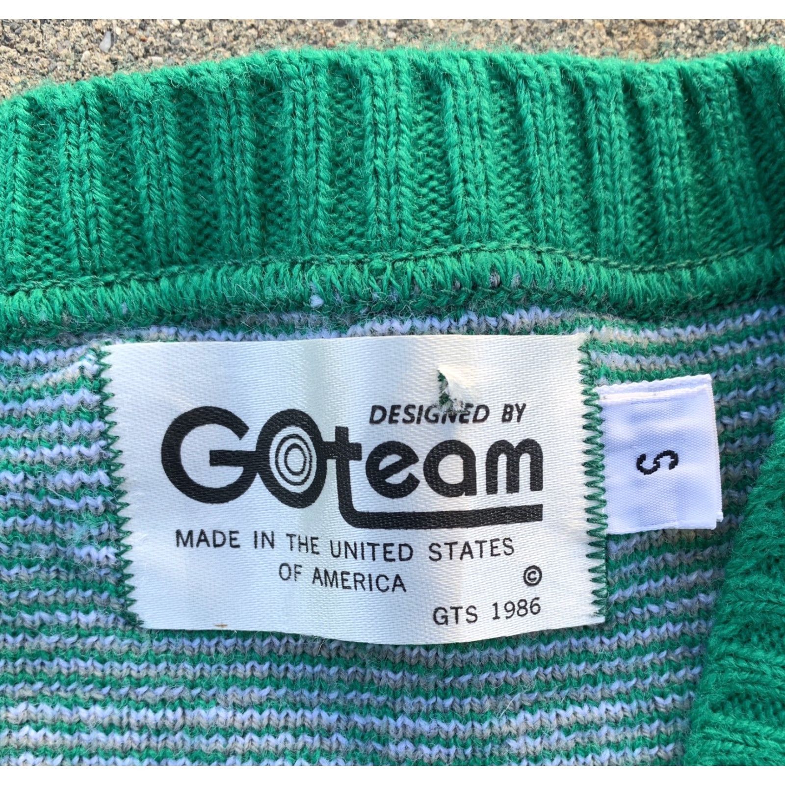 Vintage VINTAGE GOteam De La Salle All Over Print Sweater Vest Sleeveless V Neck 80s Green S Mens Size US S / EU 44-46 / 1 - 7 Thumbnail