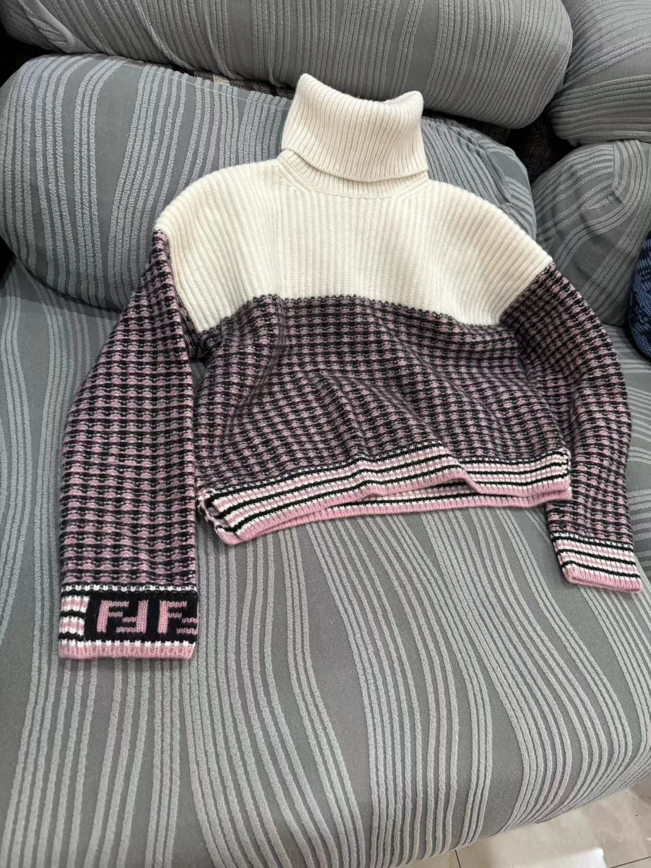 Fendi Fendi Authentic Turtleneck Cashmere Sweater 99 New Size S / US 4 / IT 40 - 1 Thumbnail