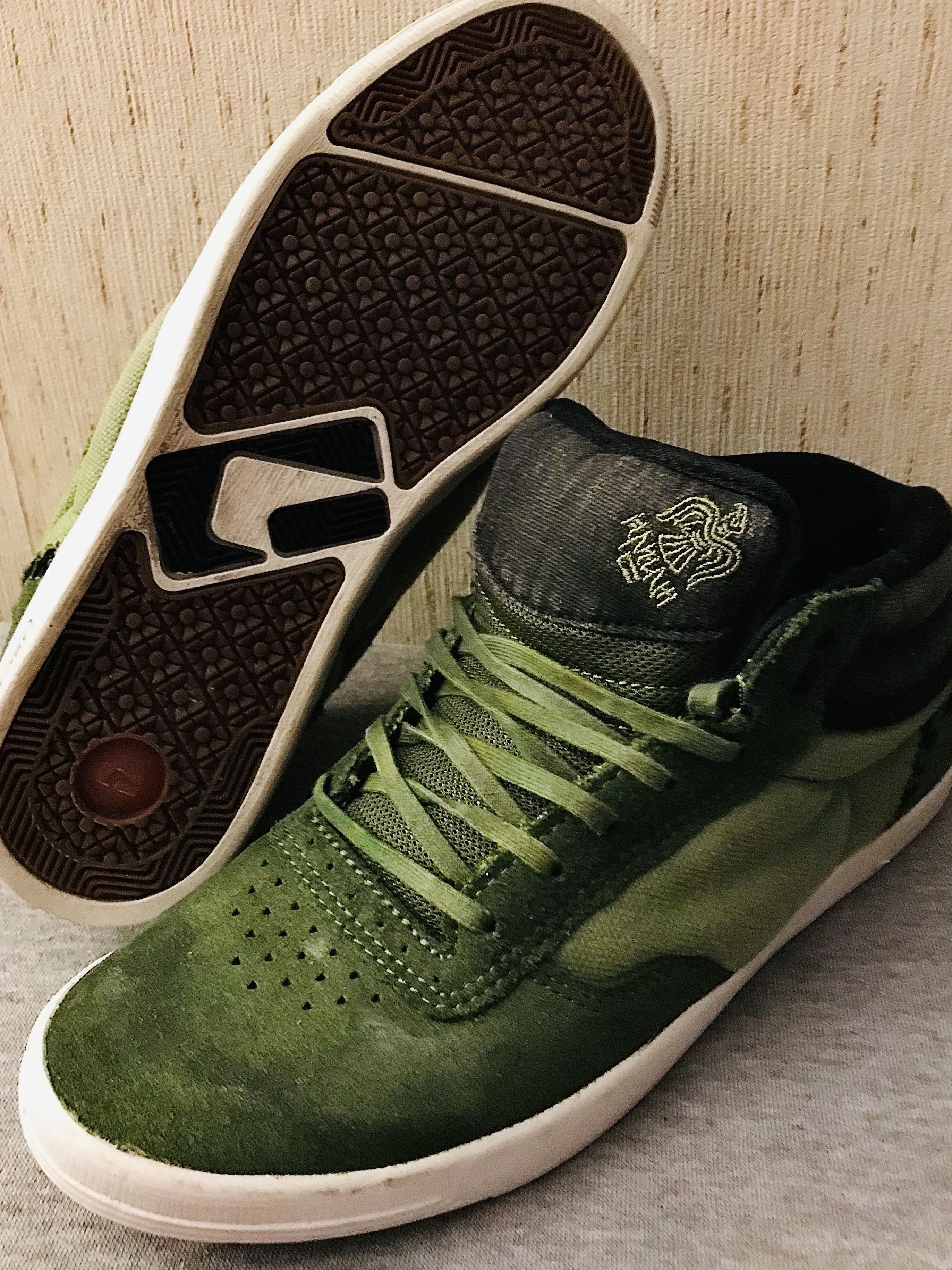 Globe Globe Chris Haslam Mid Vintage Men's Skate Shoes US 9.5 Size US 9.5 / EU 42-43 - 1 Thumbnail
